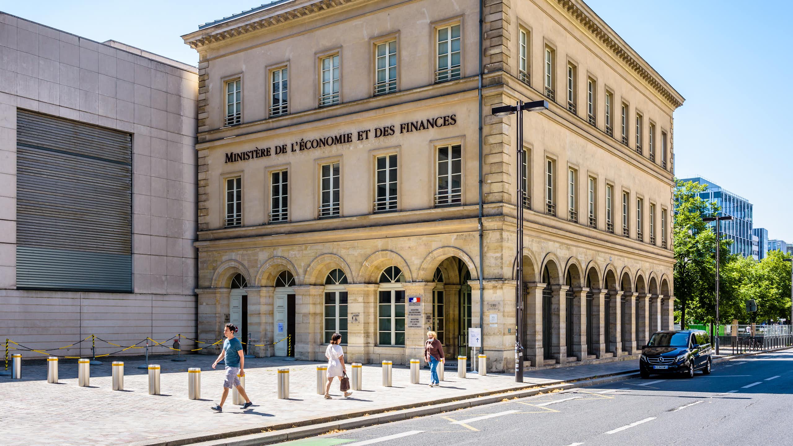 Comment la gestion de la dette publique appauvrit l’État au profit du secteur privé