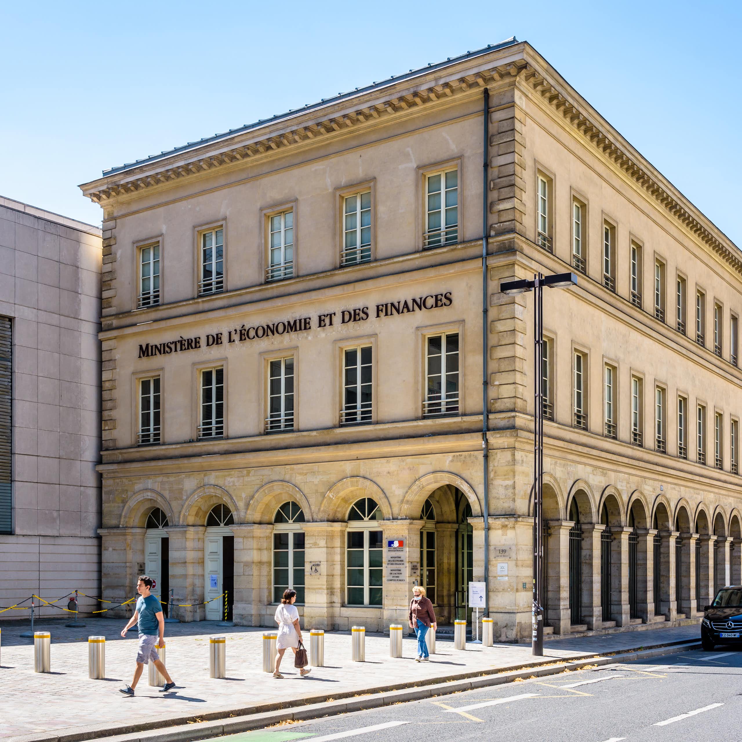 Comment la gestion de la dette publique appauvrit l’État au profit du secteur privé