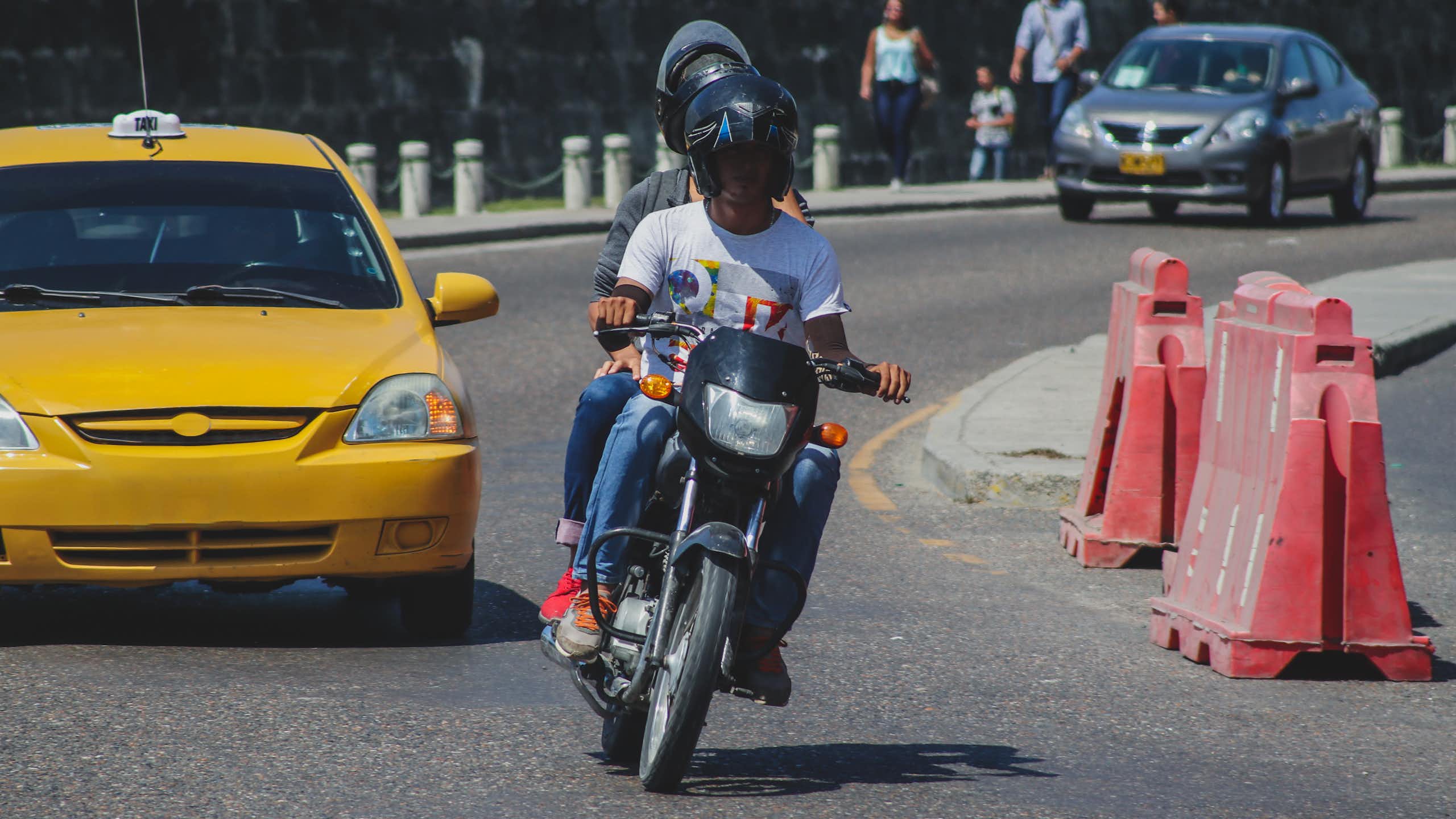 Las motos son la columna vertebral de la economía urbana en América Latina