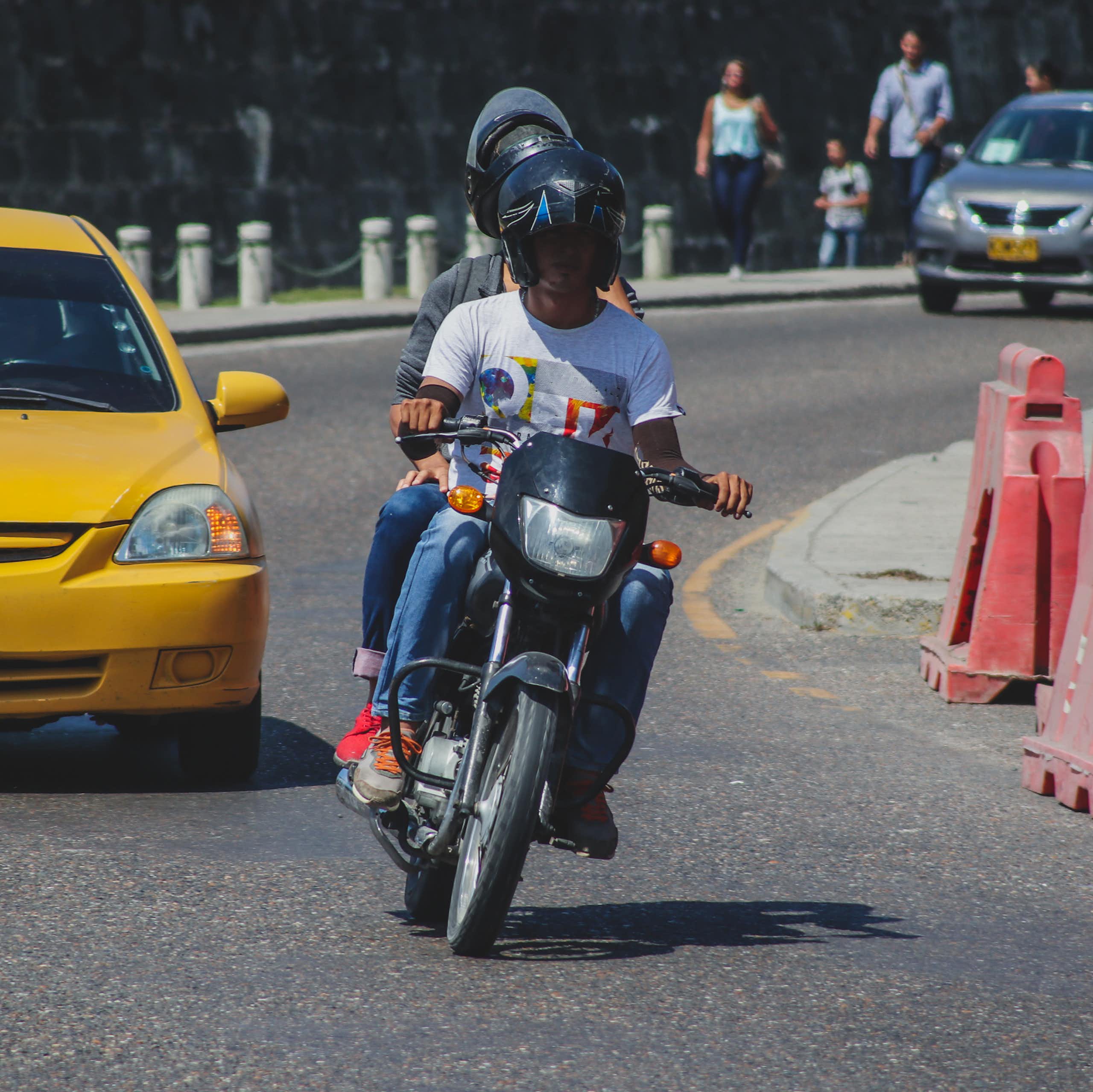 Las motos son la columna vertebral de la economía urbana en América Latina