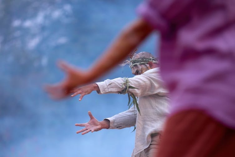 Two dancers with arms outstretched.