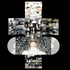 Interior del vinilo de _LUX_, de Rosalía en el que se forma una cruz con fotografías.