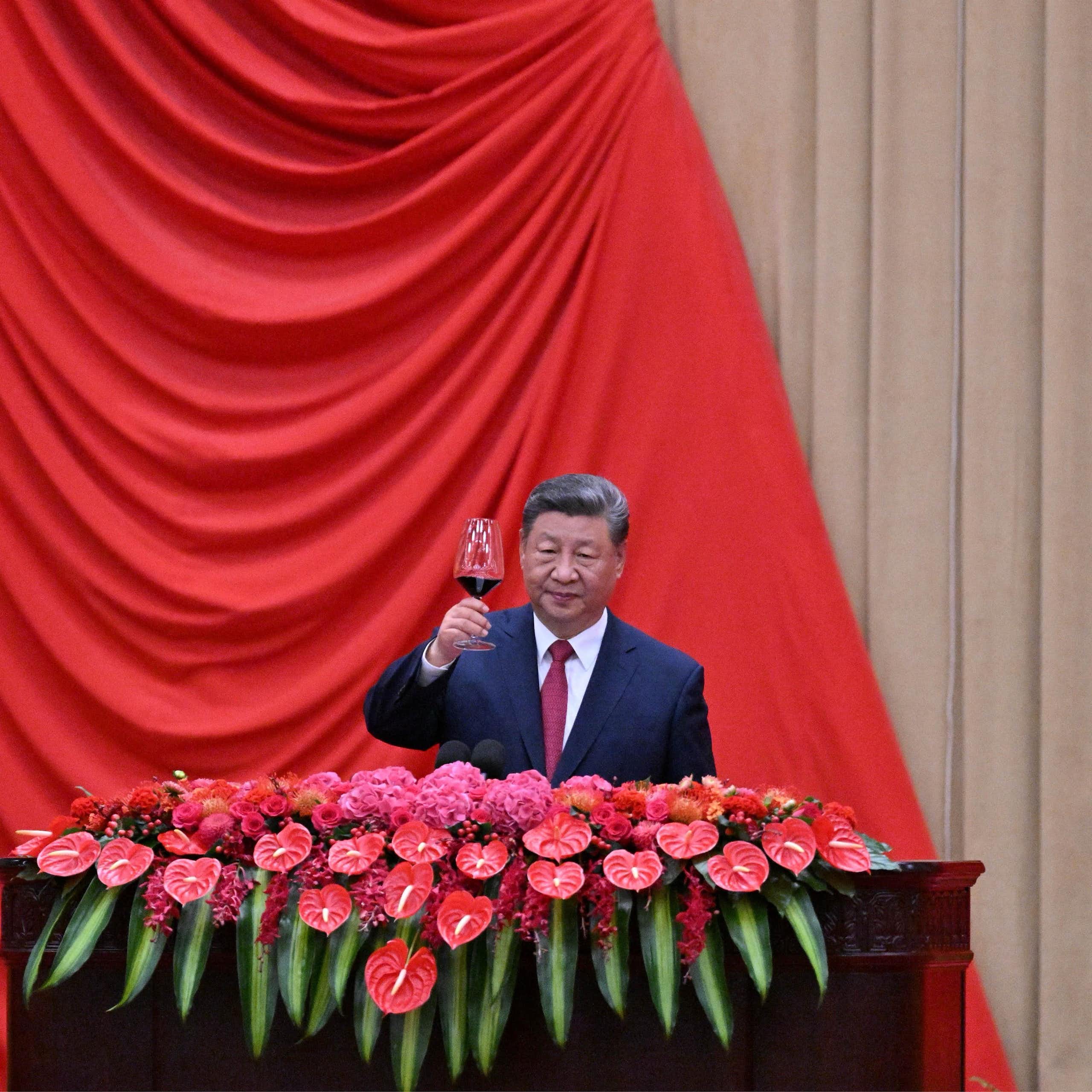Le président chinois Xi Jinping porte un toast.