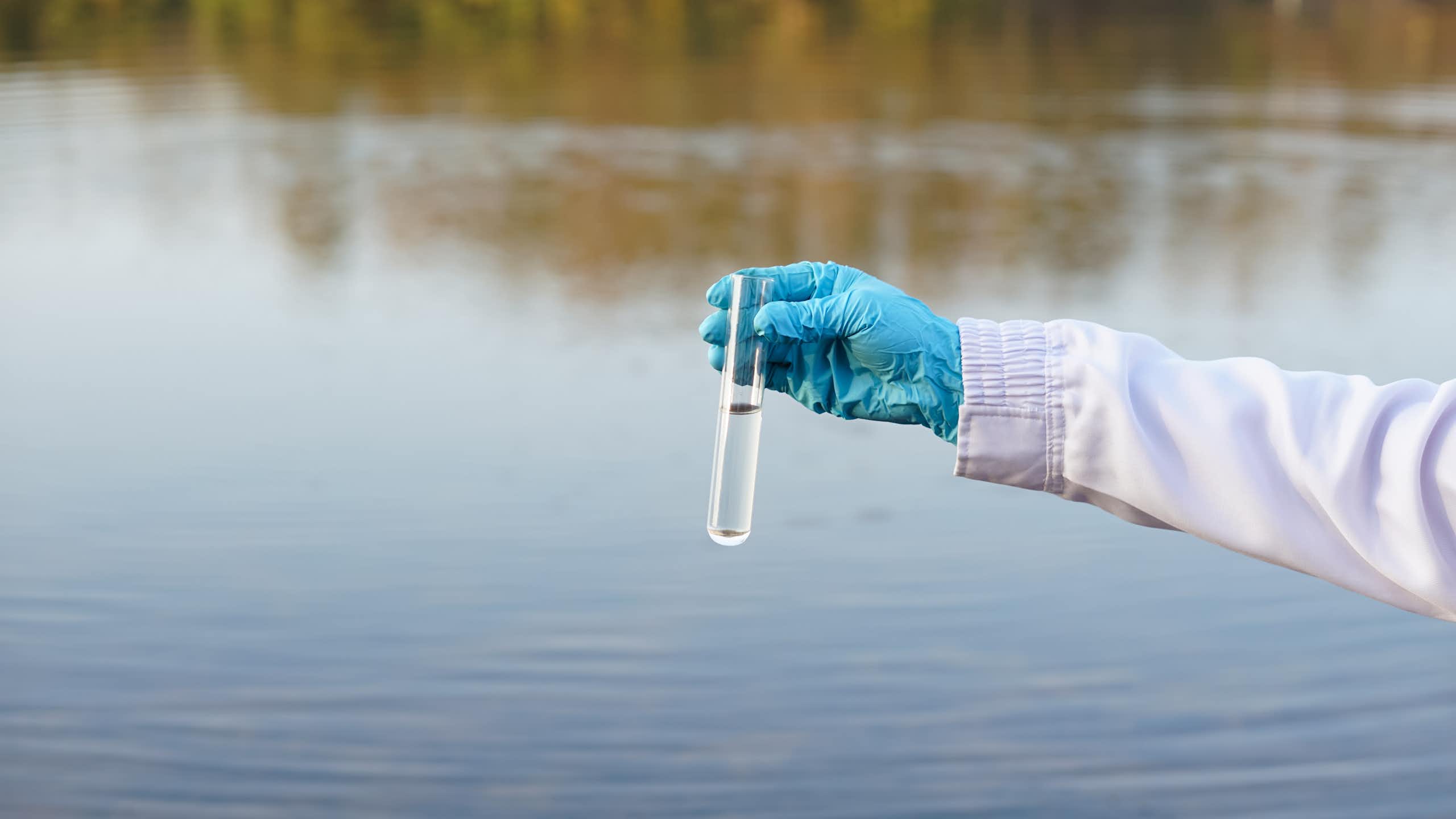 Antibiotik dan obat lainnya yang mencemari lingkungan bisa menyebabkan bakteri lebih kebal terhadap efek pengobatan.