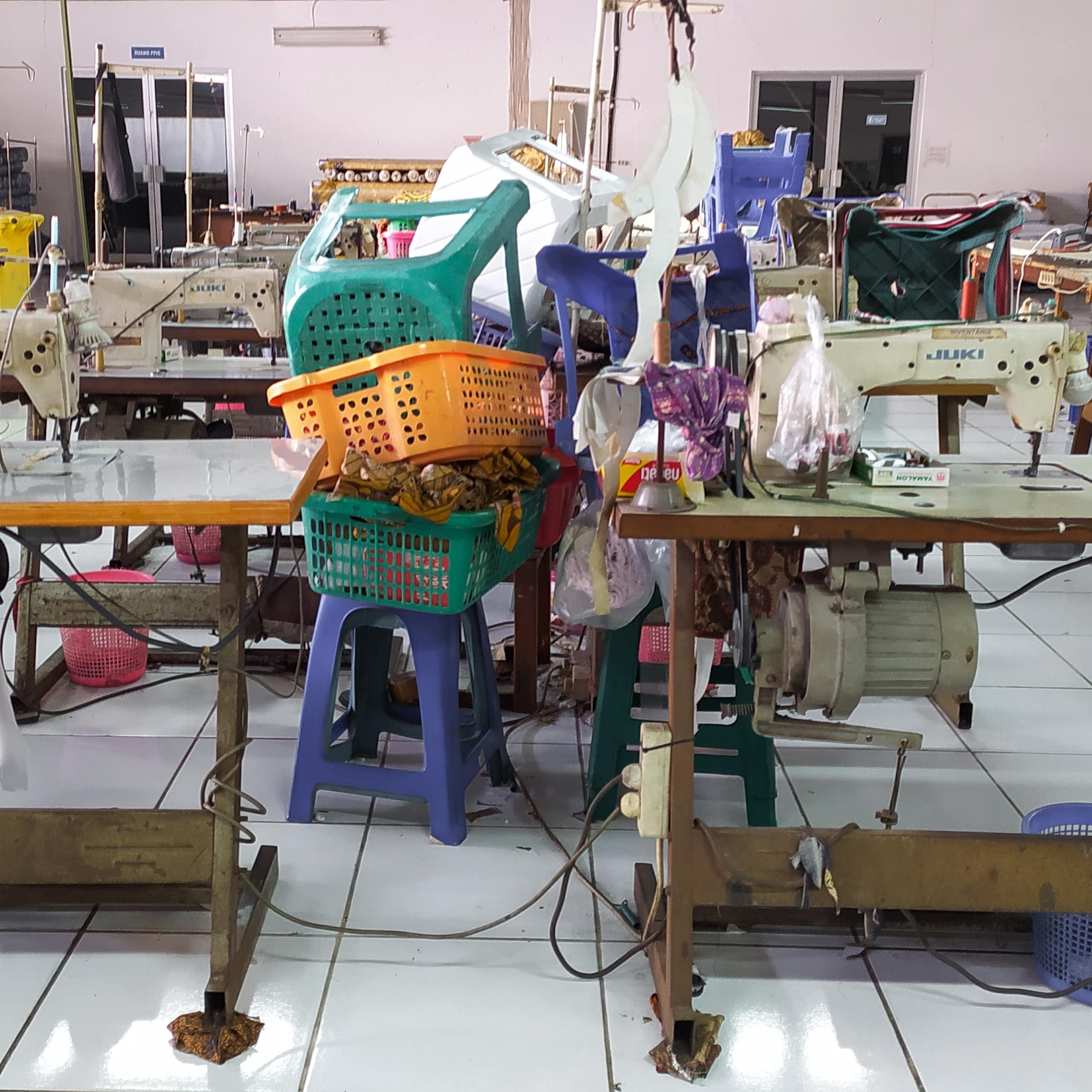 Beberapa tahun ke belakang banyak pabrik tekstil nasional yang gulung tikar