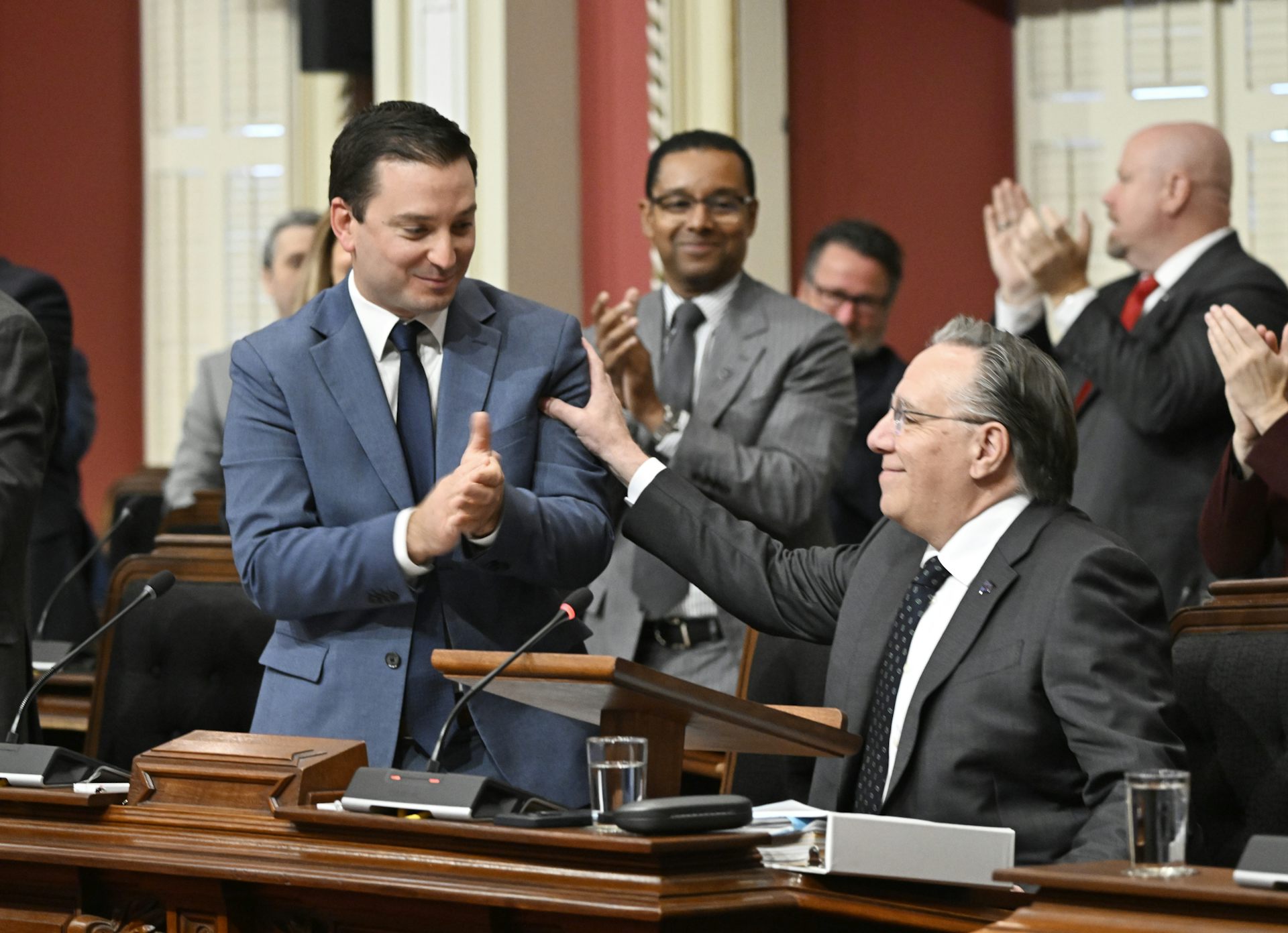 Le premier ministre du Québec félicite le ministre de la Justice du Québec