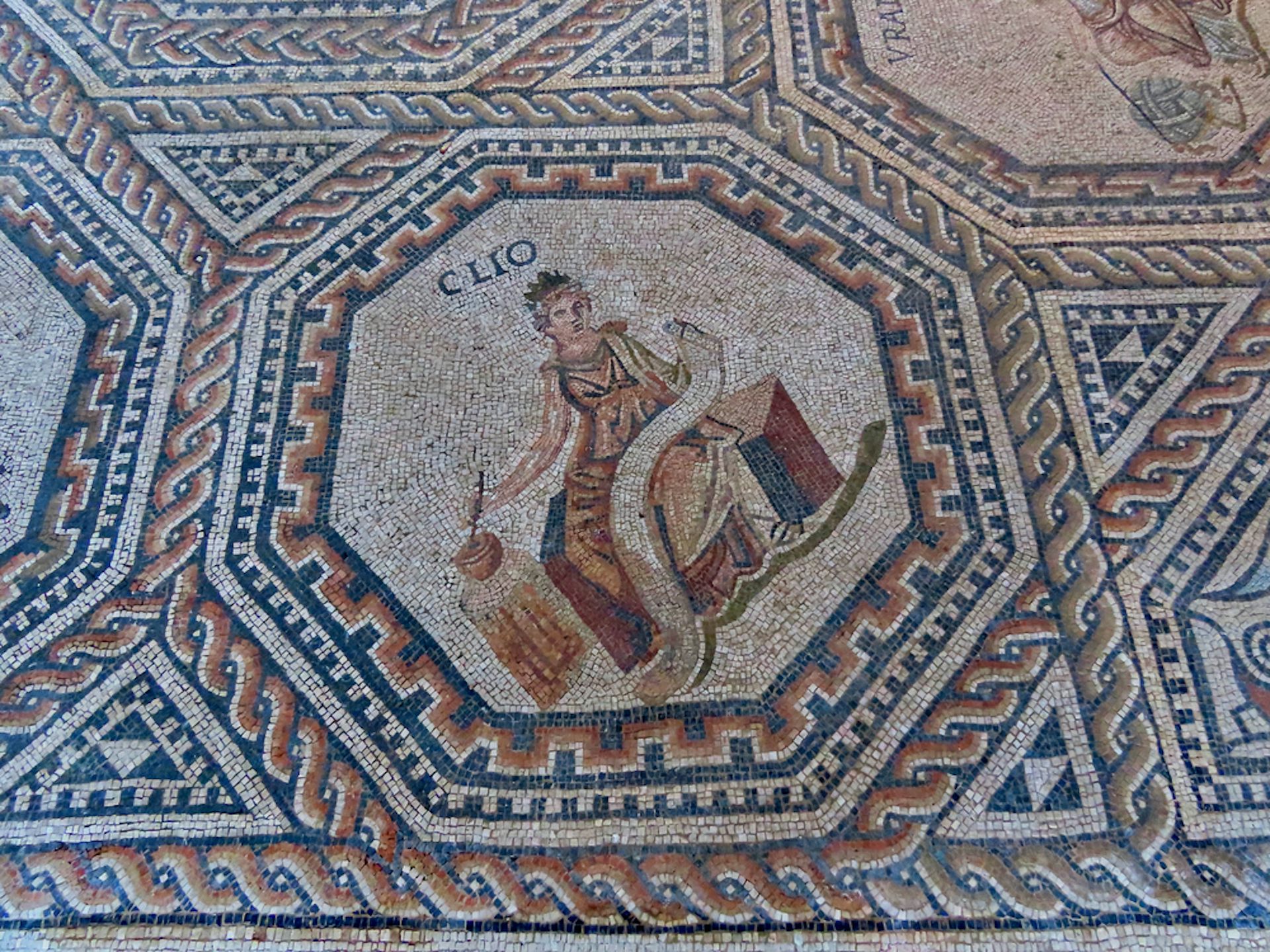 Mosaïque représentant Clio, muse de l’Histoire