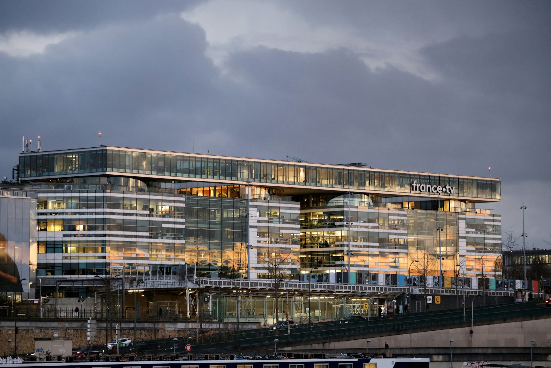 La privatisation du service public, un non-sens économique et une menace pour notre démocratie