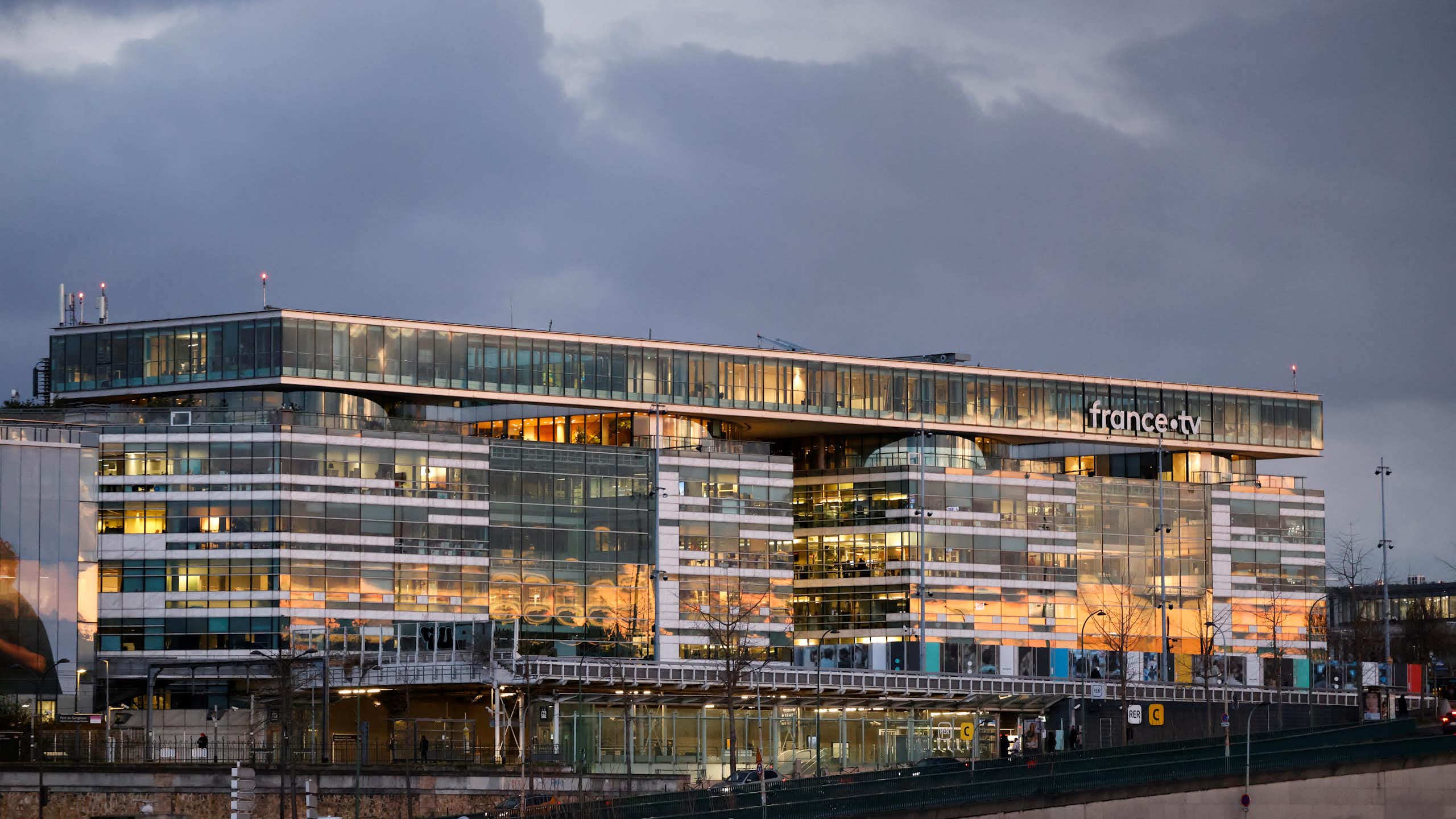 La privatisation du service public, un non-sens économique et une menace pour notre démocratie