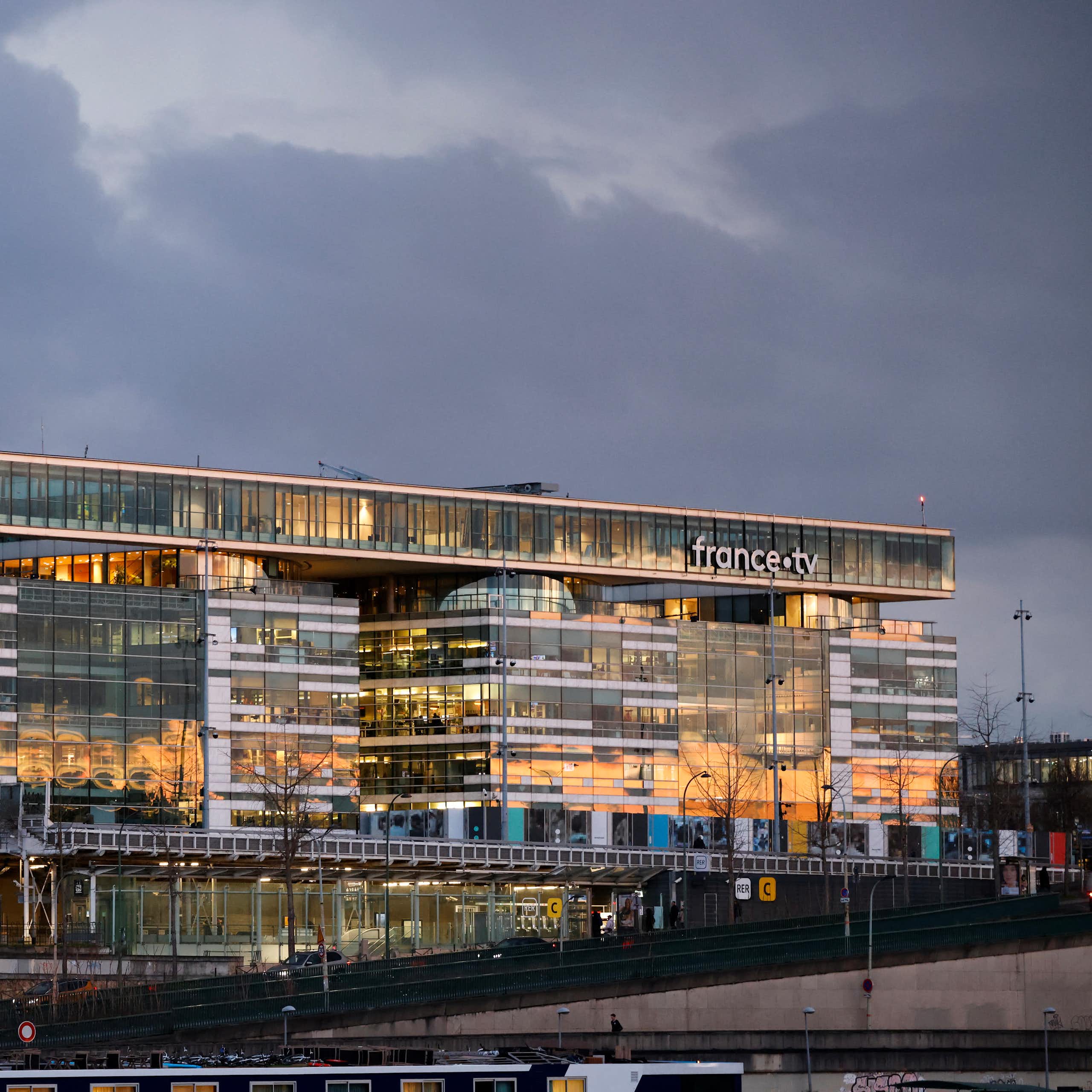 La privatisation du service public, un non-sens économique et une menace pour notre démocratie