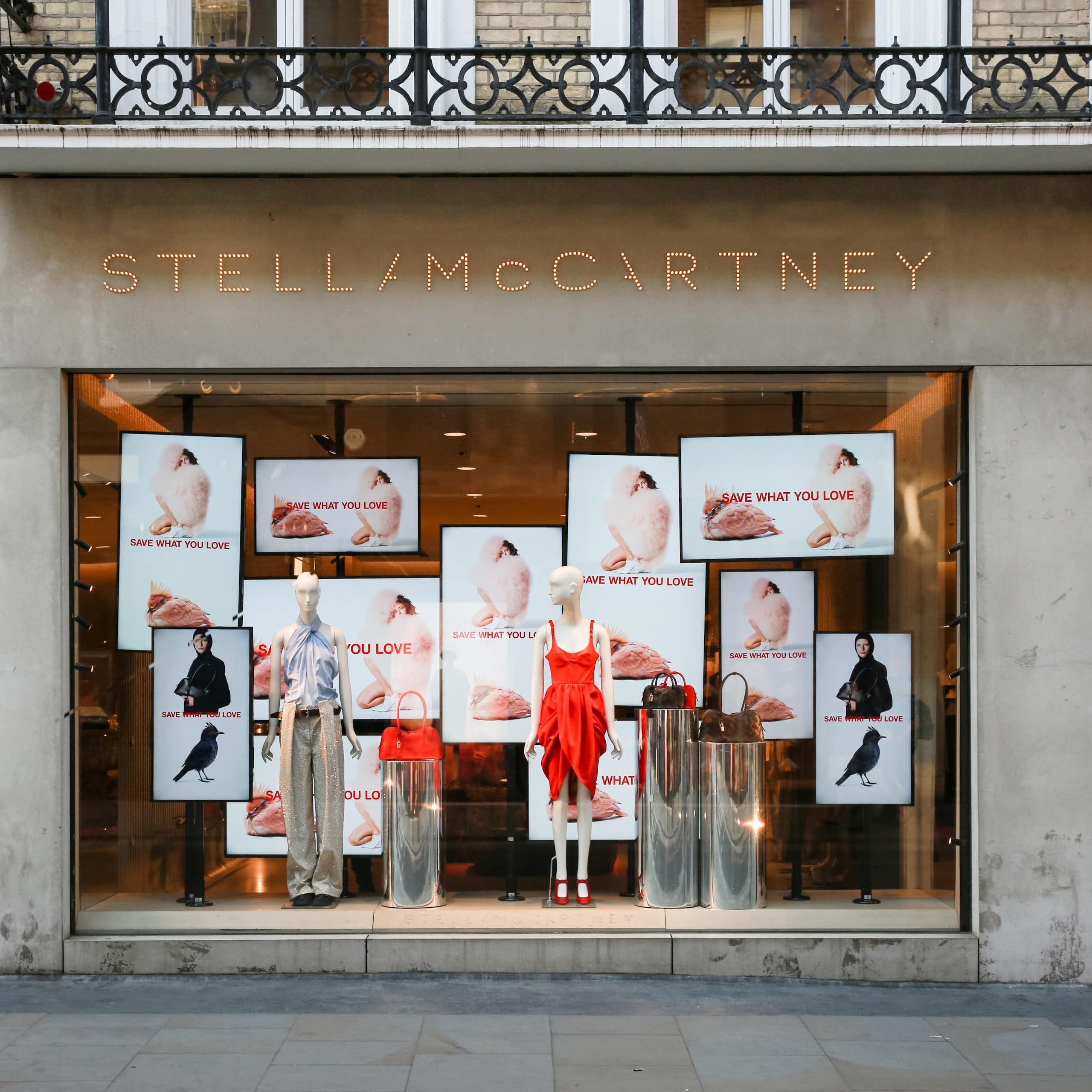 Escaparate de una tienda de moda.