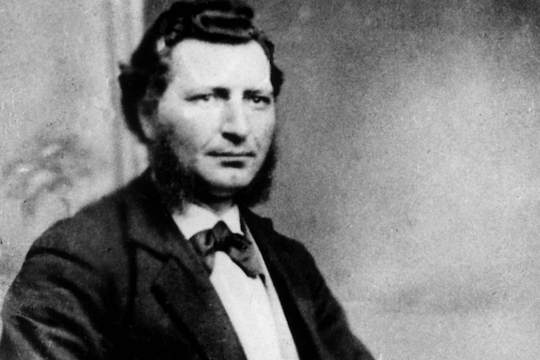 Le chef métis Louis Riel est présenté sur une photo d’archives