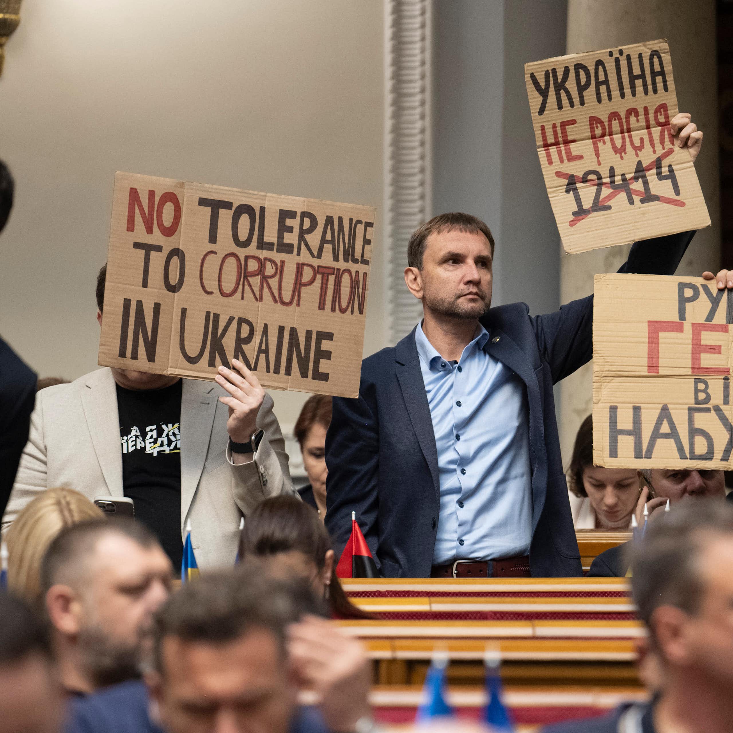 Ukraine : le scandale de corruption dans le secteur énergétique qui fragilise le pouvoir