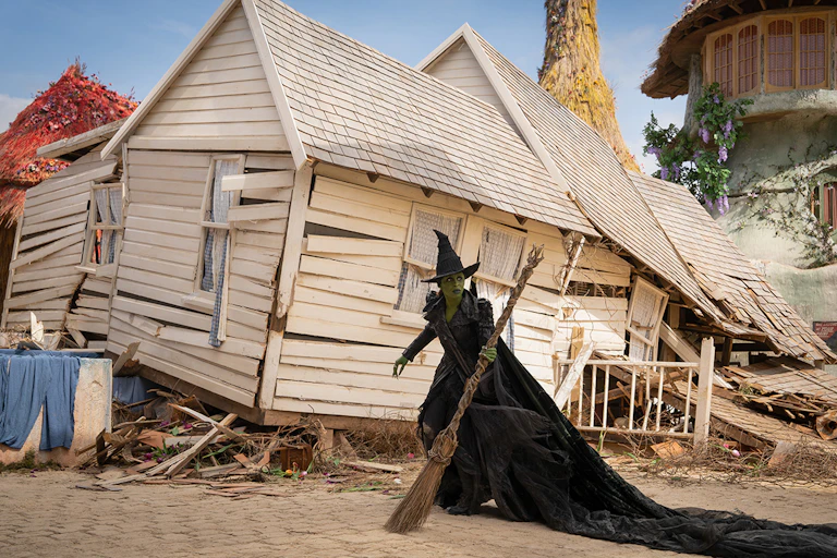 Elphaba in front of the house that brought Dorothy to Oz
