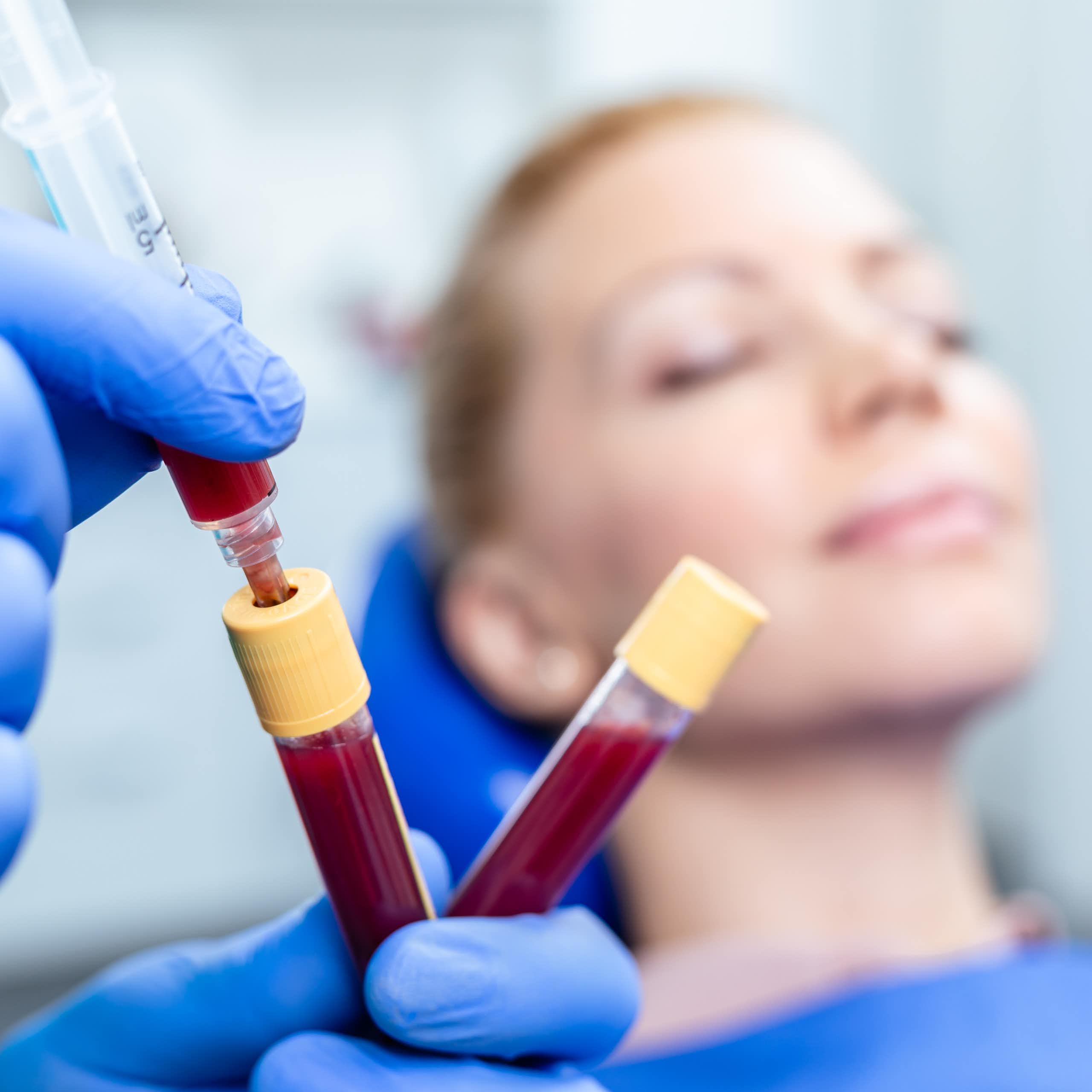 “Máscara menstrual”: o que a ciência diz sobre a mais nova moda em beleza facial nas redes sociais