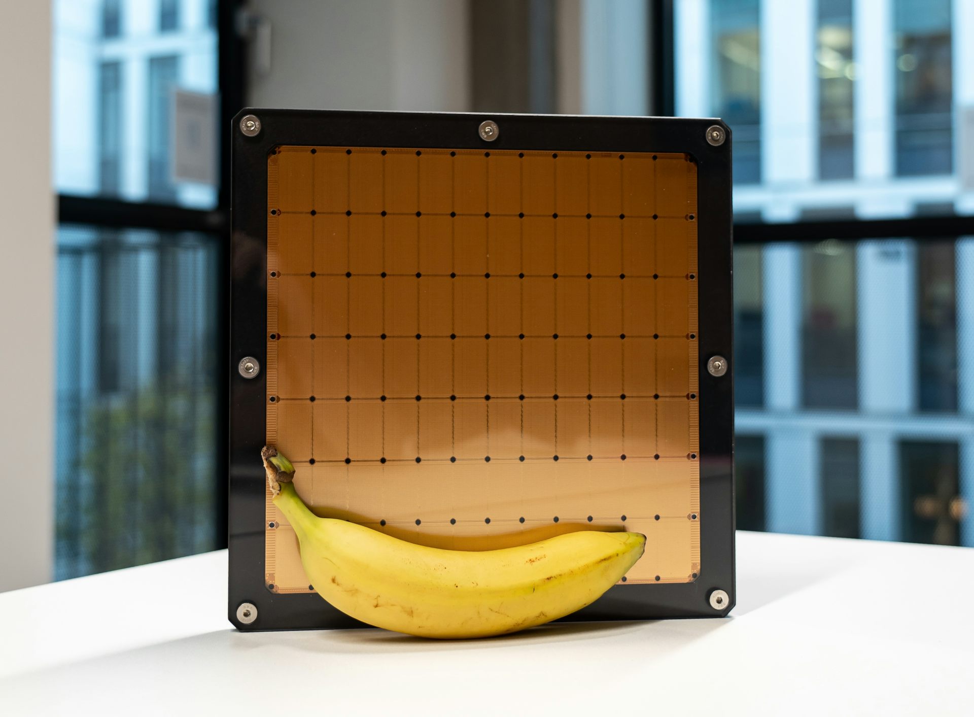 Massive Dinner-Plate-Sized Computer Chips Poised to Revolutionize the Next Era of AI