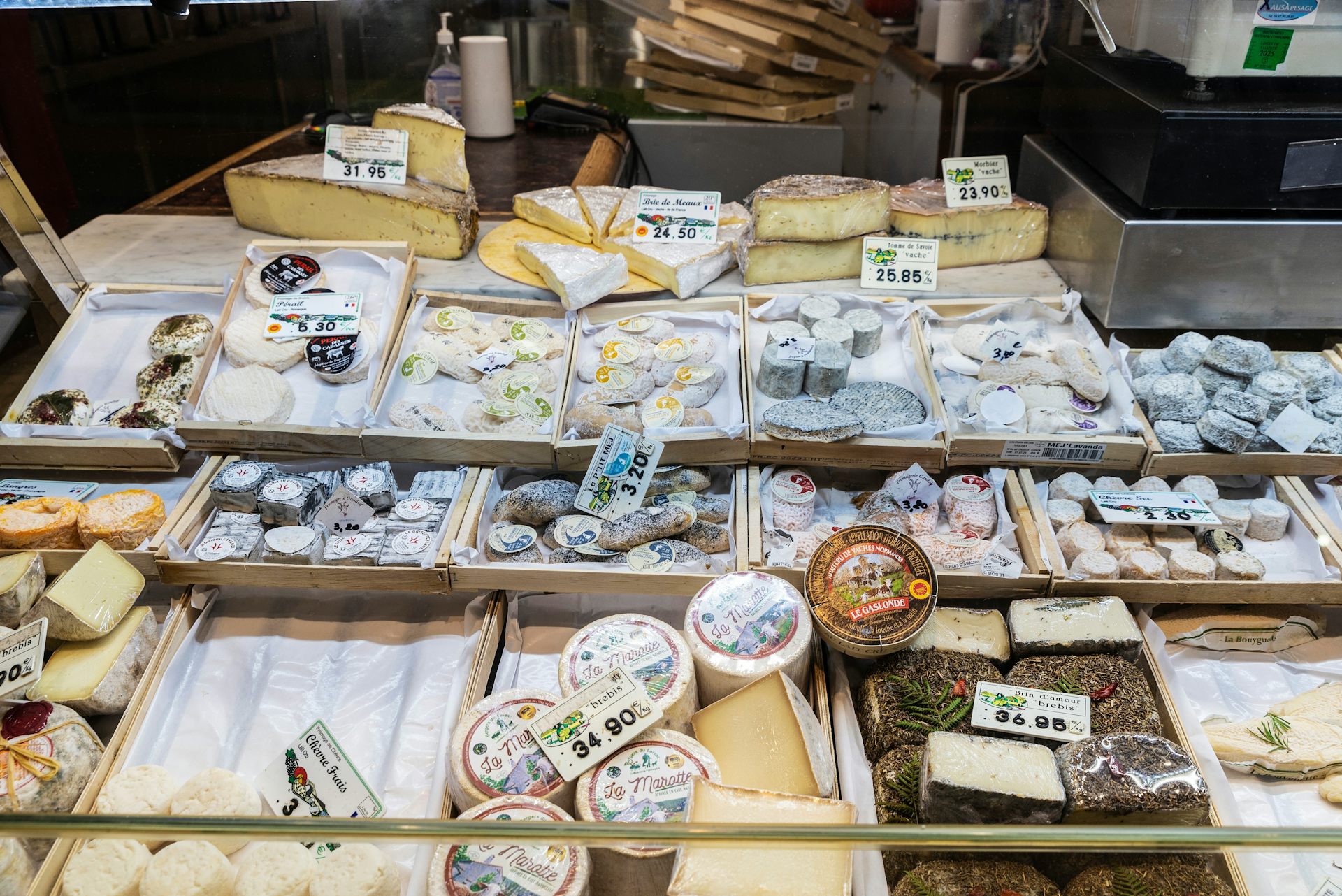Des fromages dans un magasiz