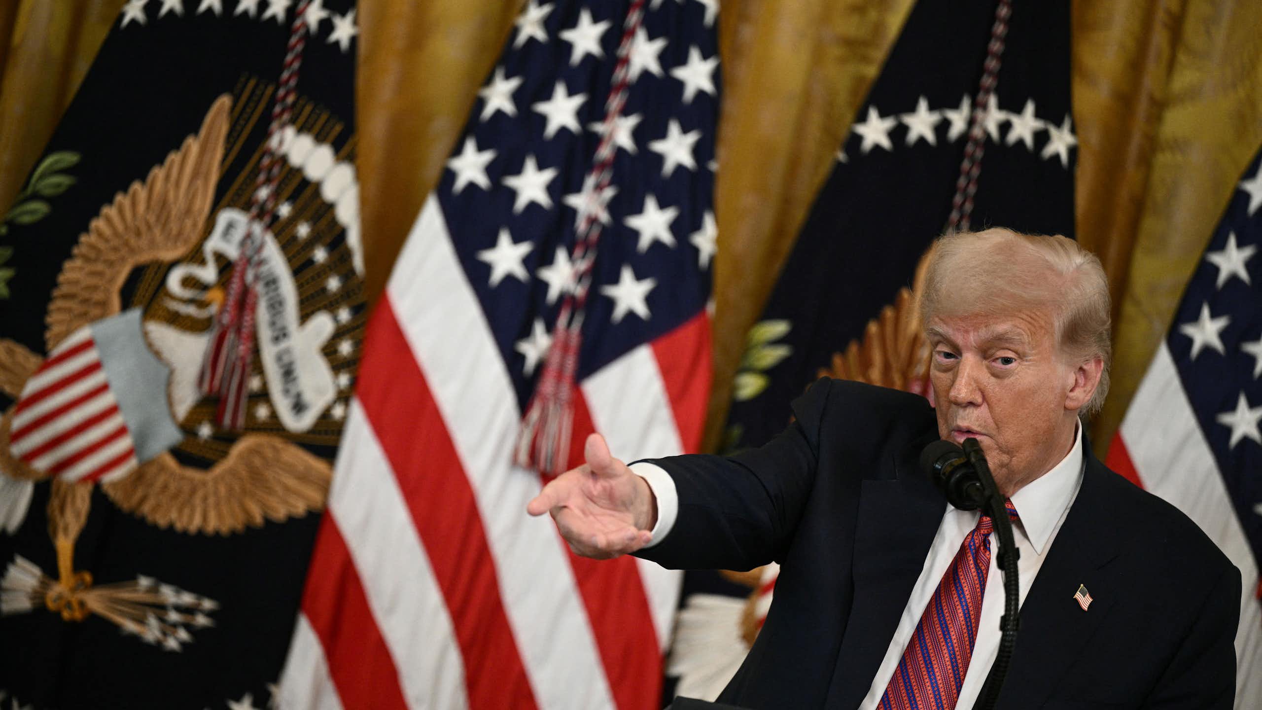 Donald Trump à la signature du Genius Act.