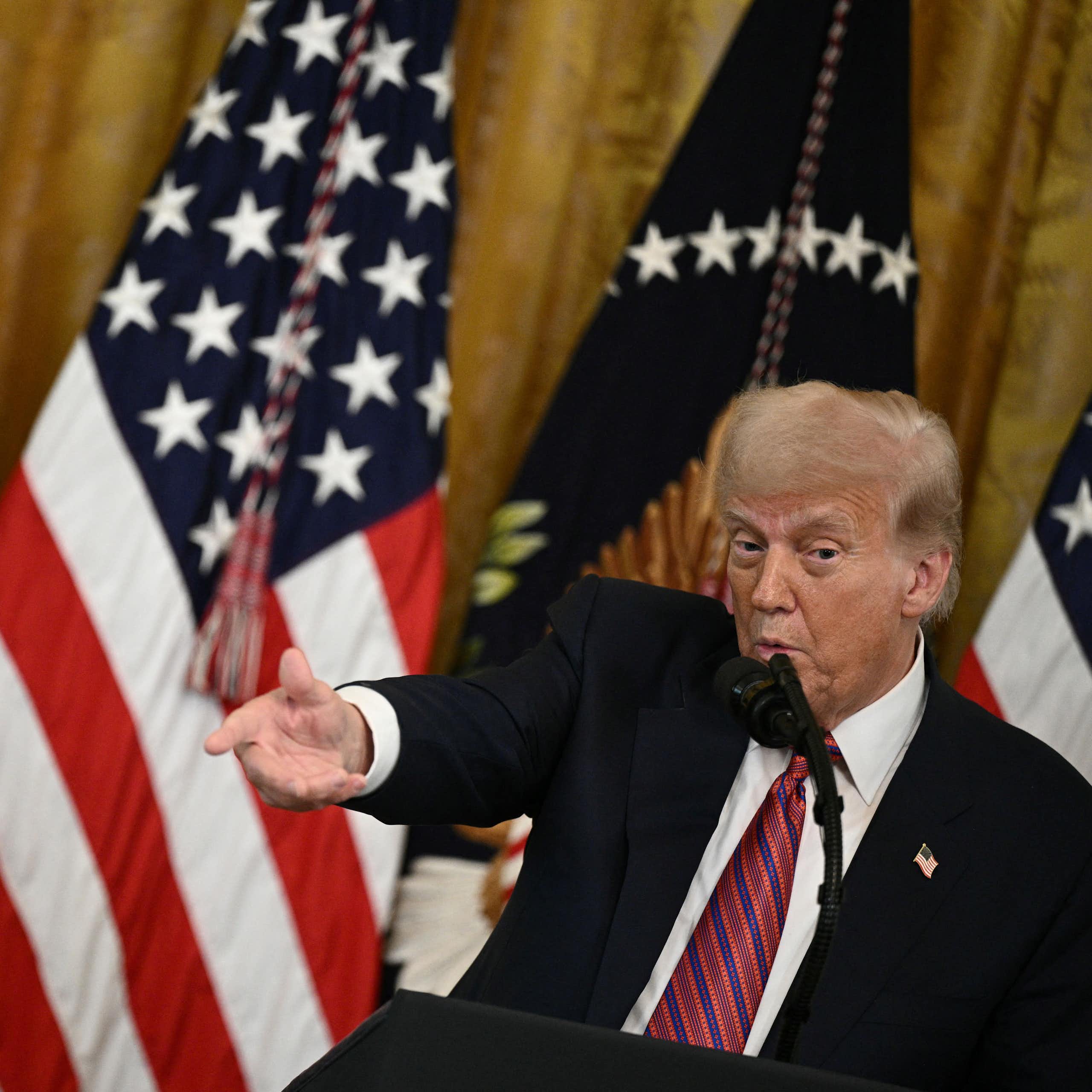 Donald Trump à la signature du Genius Act.