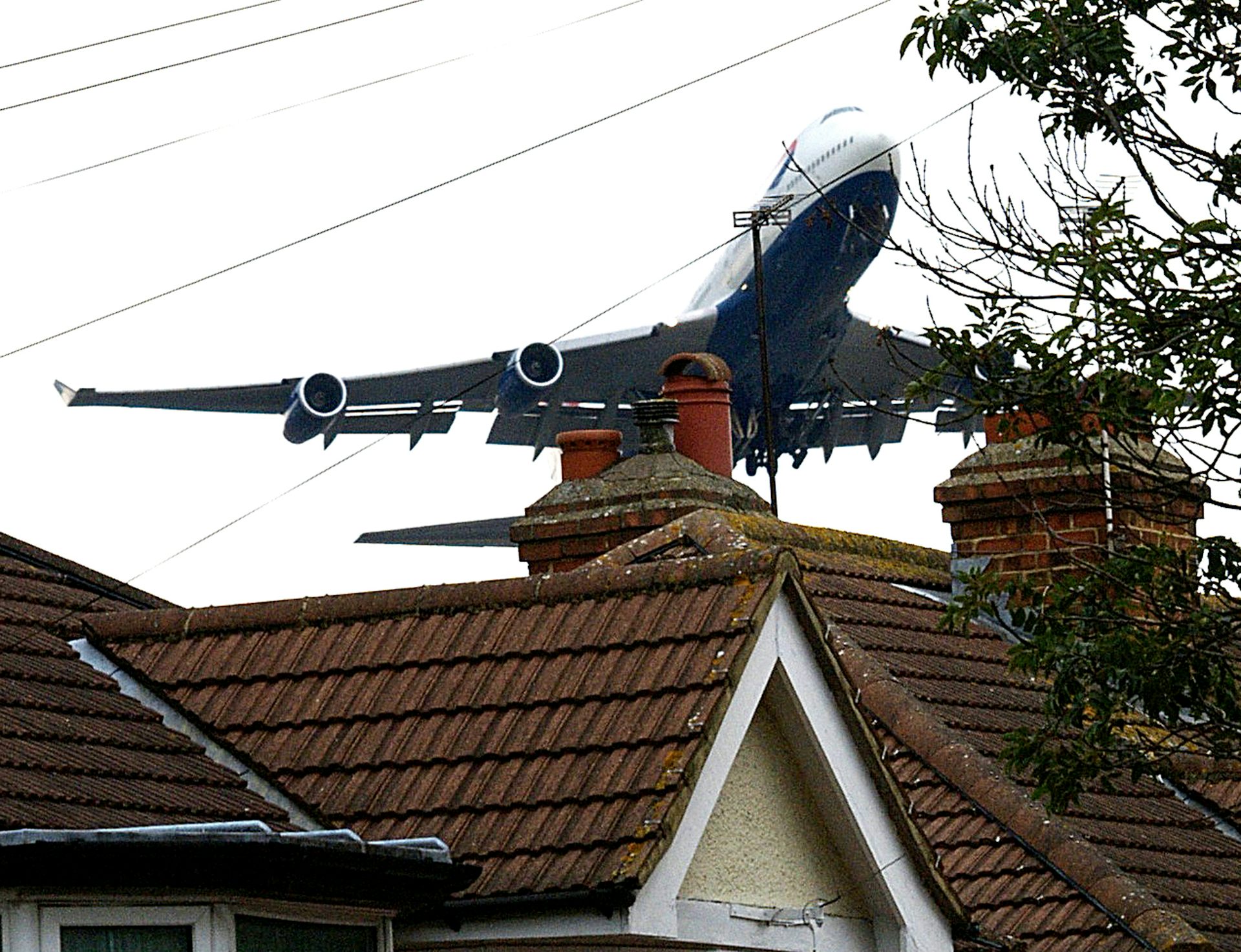 Aircraft noise from new runways will hit thousands more homes. Australia needs fairer solutions