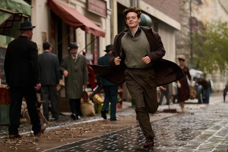 Lucas Lynggaard Tønnesen running down a cobbled street