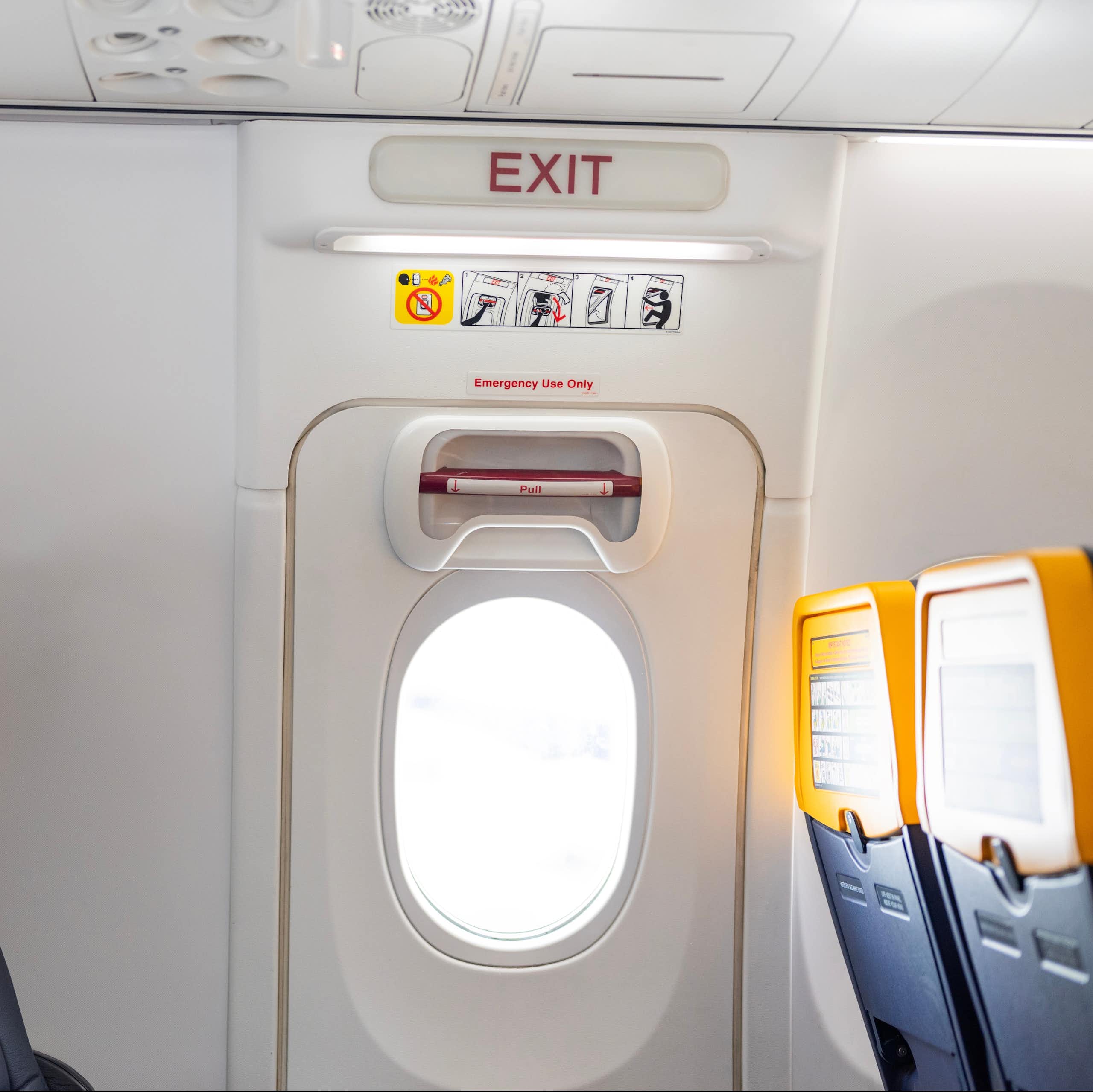 Evacuar un avión no es un juego: saber gestionar un desastre puede salvarle la vida