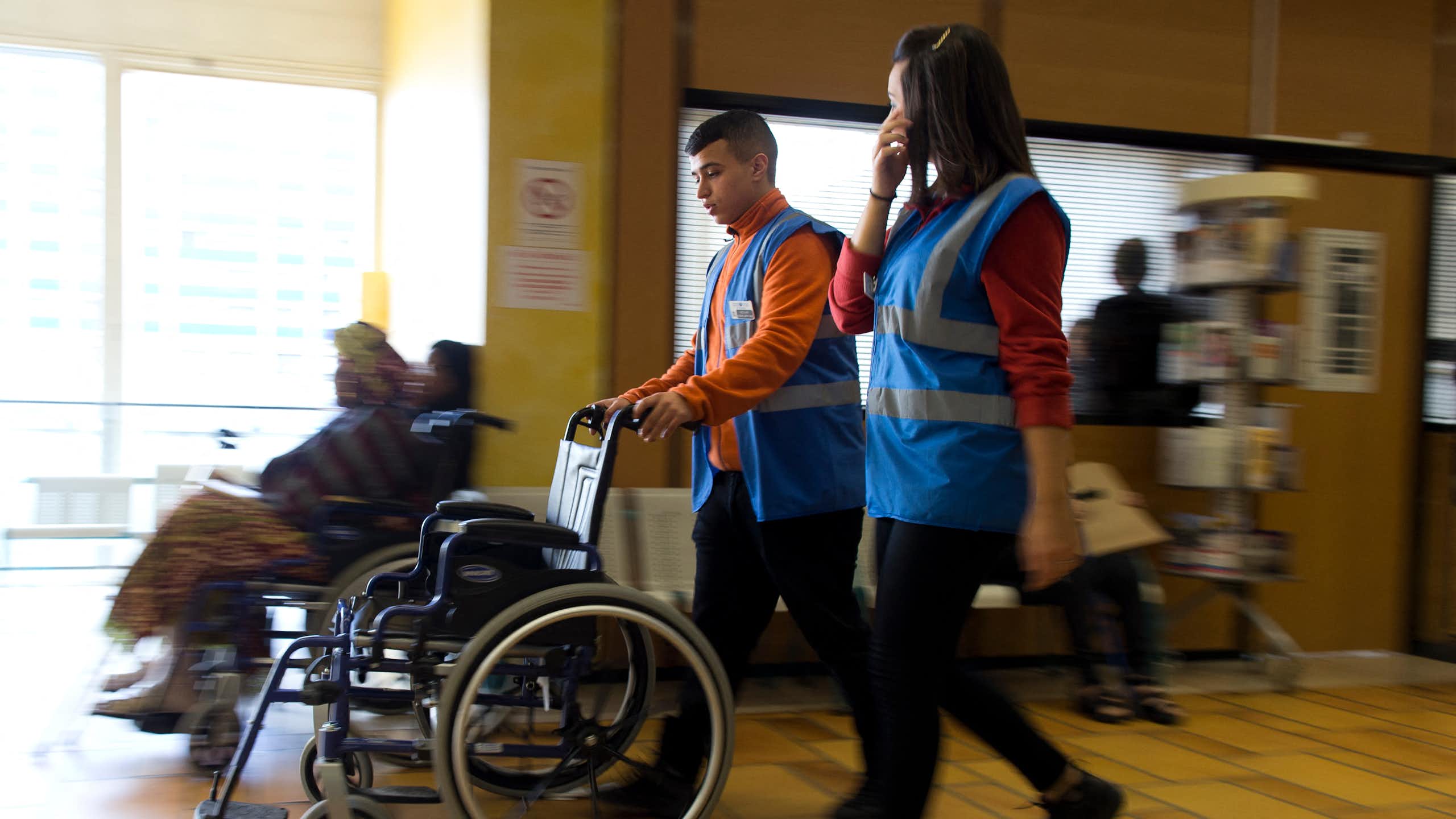 Des jeunes en service civique à l'hôpital Henri-Mondor de Créteil, en 2016.