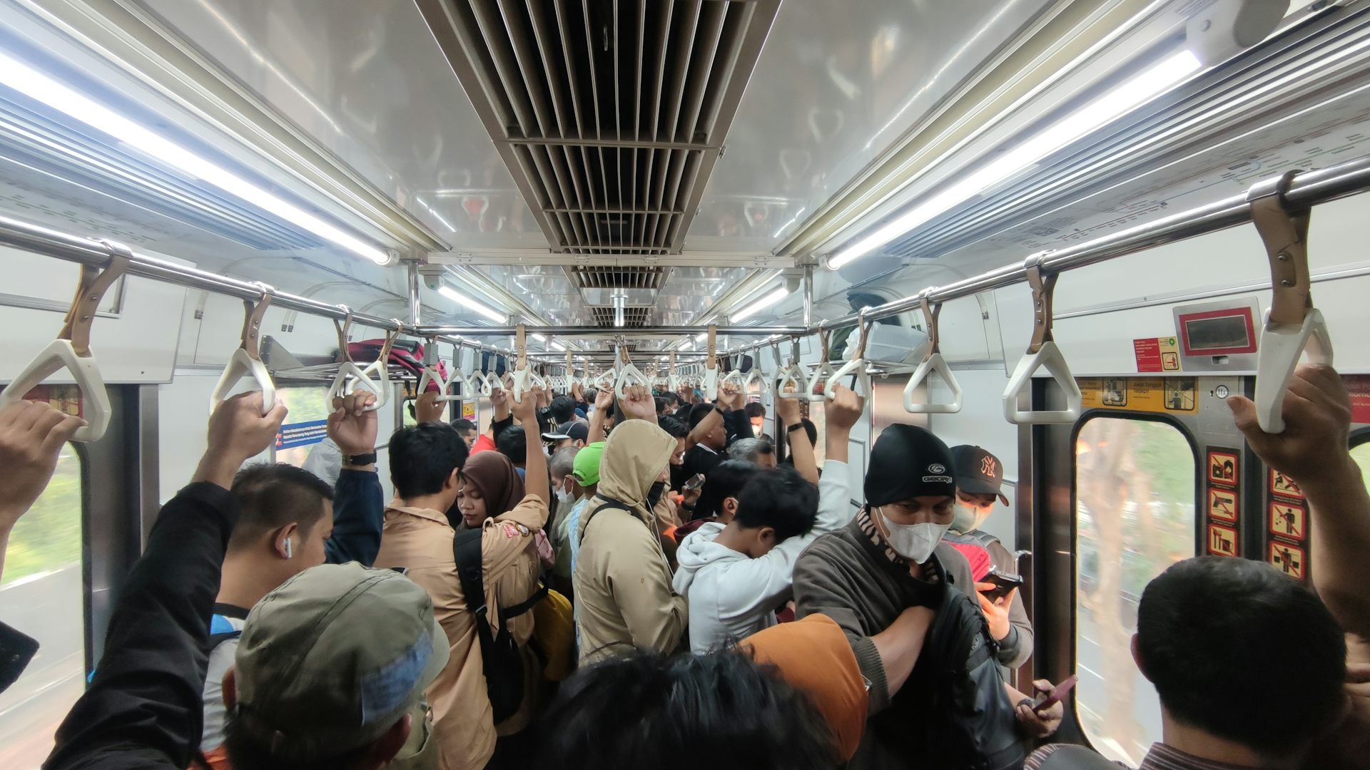 Kasus kehilangan tumbler di KRL menghebohkan publik
