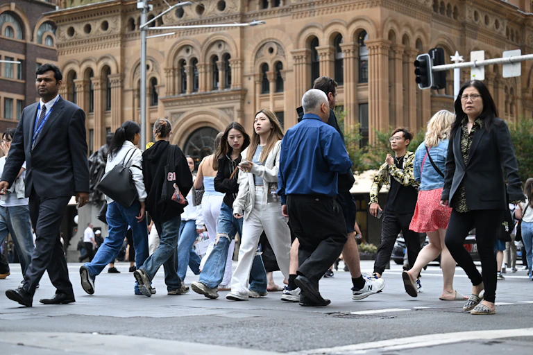 Sydney CBD workers during lunchtime in Sydney