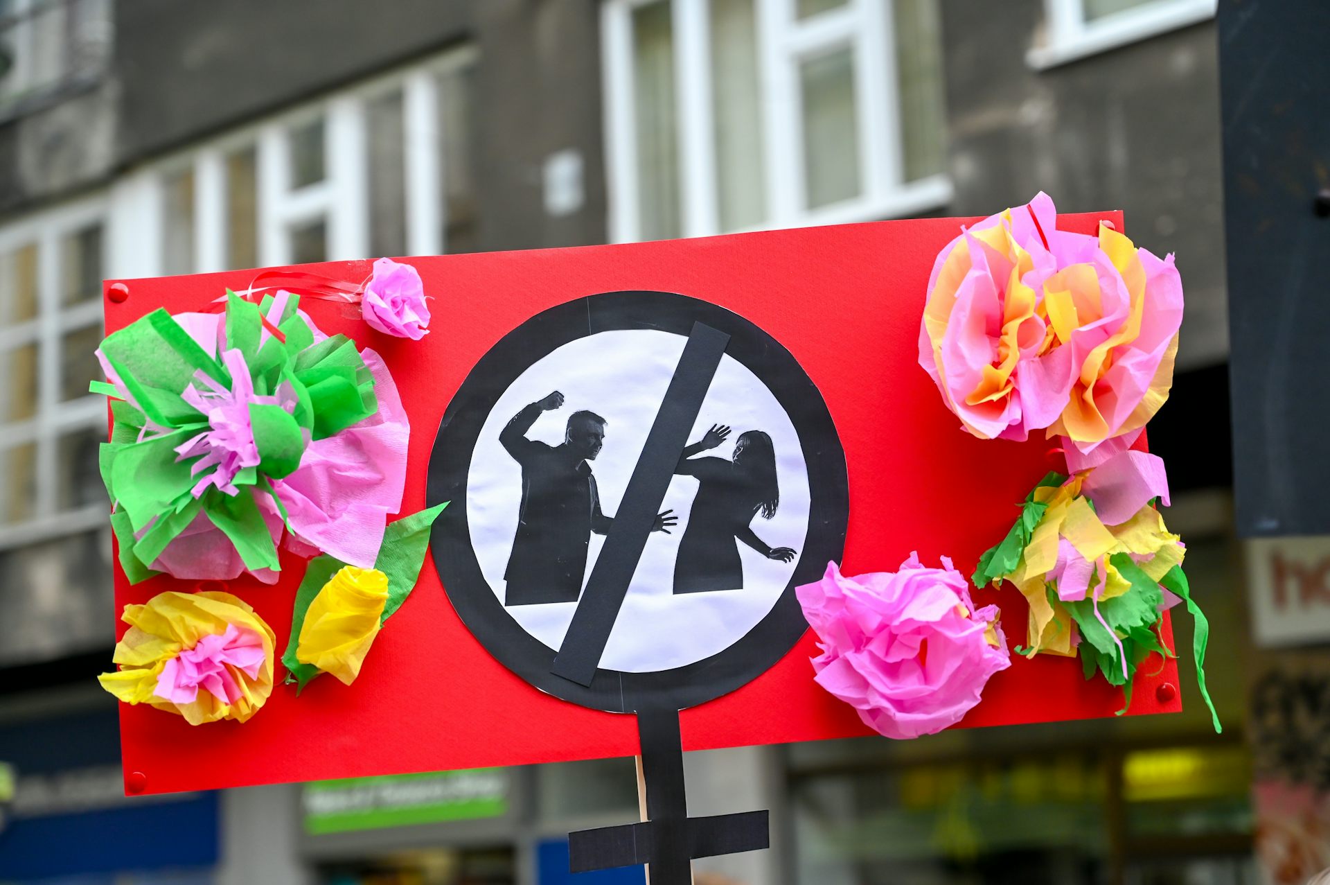 Femisida dapat terjadi dalam budaya patriarki yang kuat.