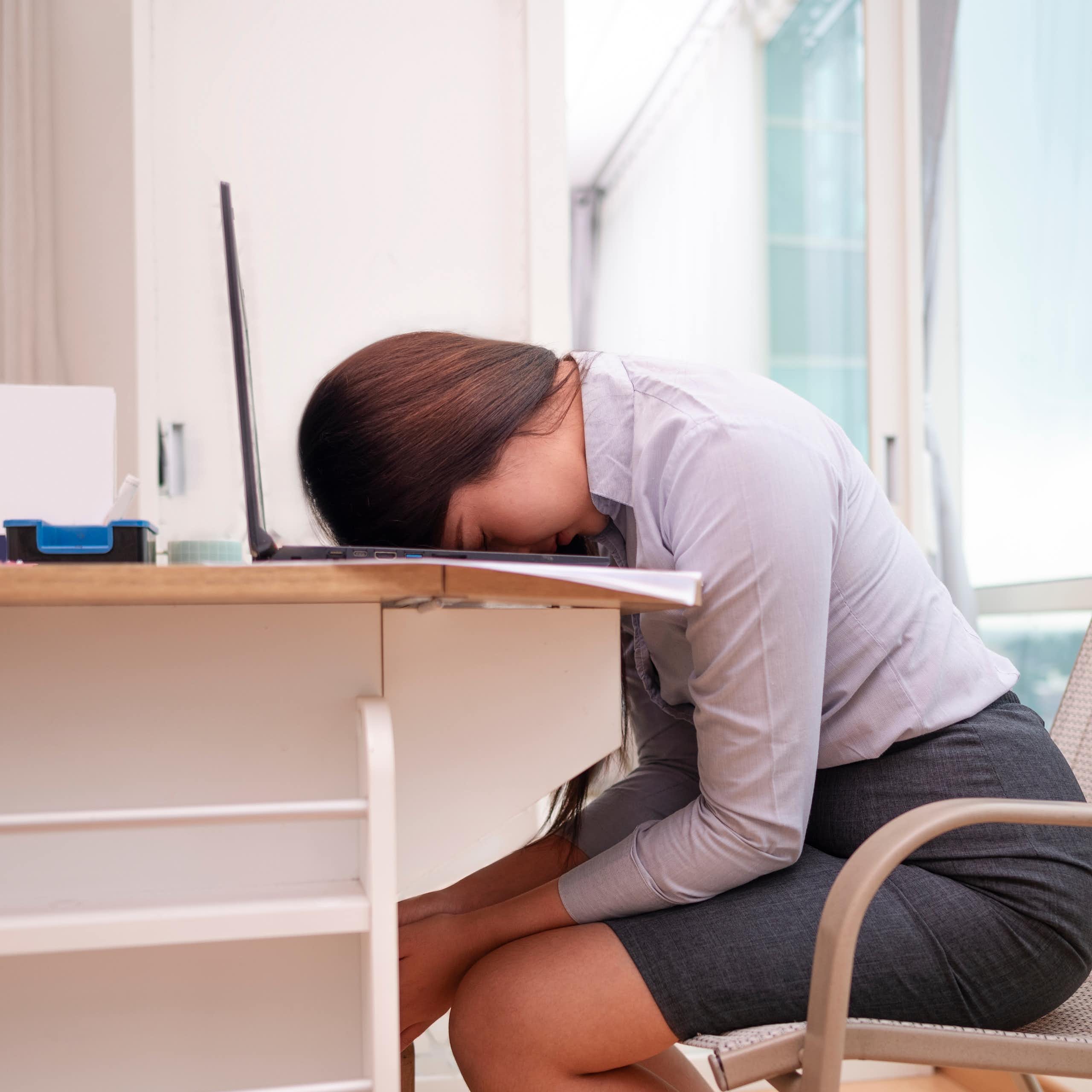 Kerja jarak jauh yang awalnya memberikan fleksibilitas kini ciptakan 'burnout'.