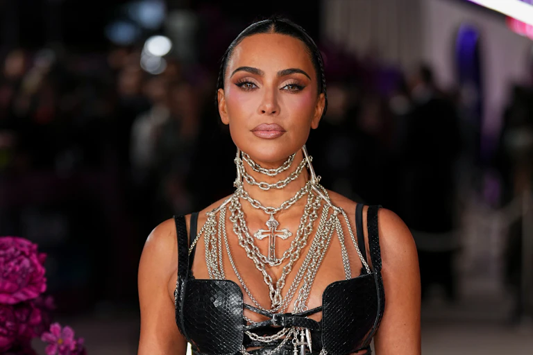 Kim Kardashian wearing chains round neck posing for photographers at premier