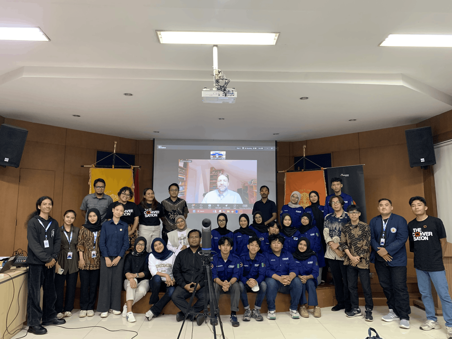 Membaca demokrasi Indonesia yang abu-abu melalui Klinik Tugas Akhir “Dekonstruksi Demokrasi”