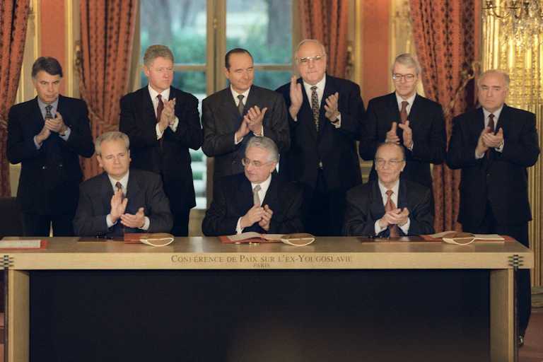 Seated (left to right): President of Serbia Slobodan Milosevic, President of Croatia Franjo Tudjman, President of Bosnia Herzegovina Alija Izetbegovic; standing (left to right): Spanish Prime Minister Felipe Gonzalez, US President Bill Clinton, French President Jacques Chirac, German Chancellor Helmut Kohl, UK Prime Minister John Major and Russian Prime Minister Viktor Chernomyrdin