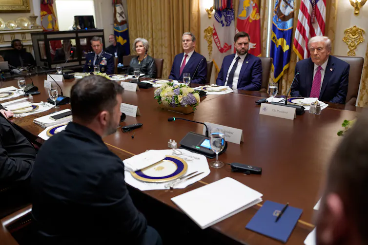Volodymr Zelensky, DOnald Trump and their aides in talks in the White House, October 2025.