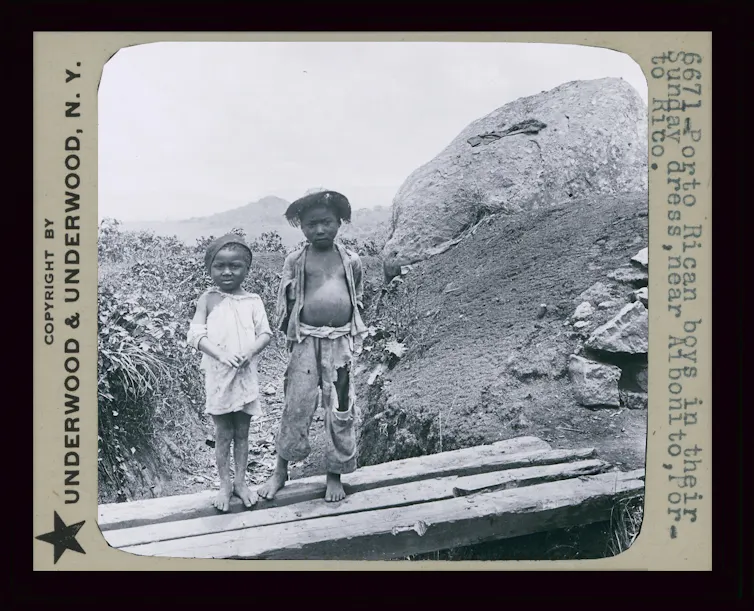 Niños puertorriqueños en traje de domingo, de Strohmeyer & Wyman. 1900