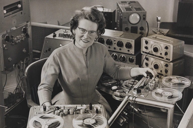 Daphne Oram in the studio.