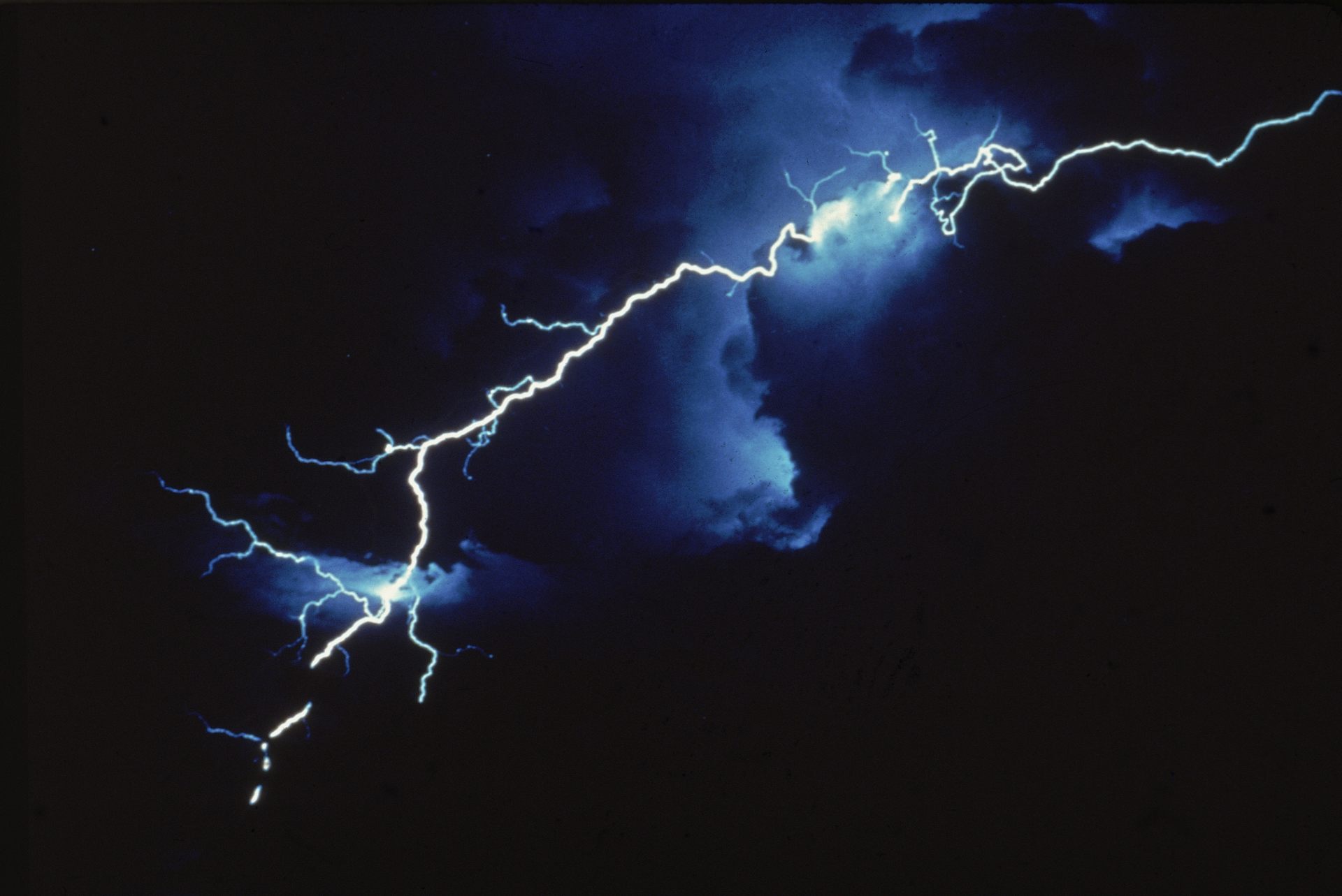 Thunderstorms are noisily kicking off summer in NZ &ndash; what&rsquo;s driving them?