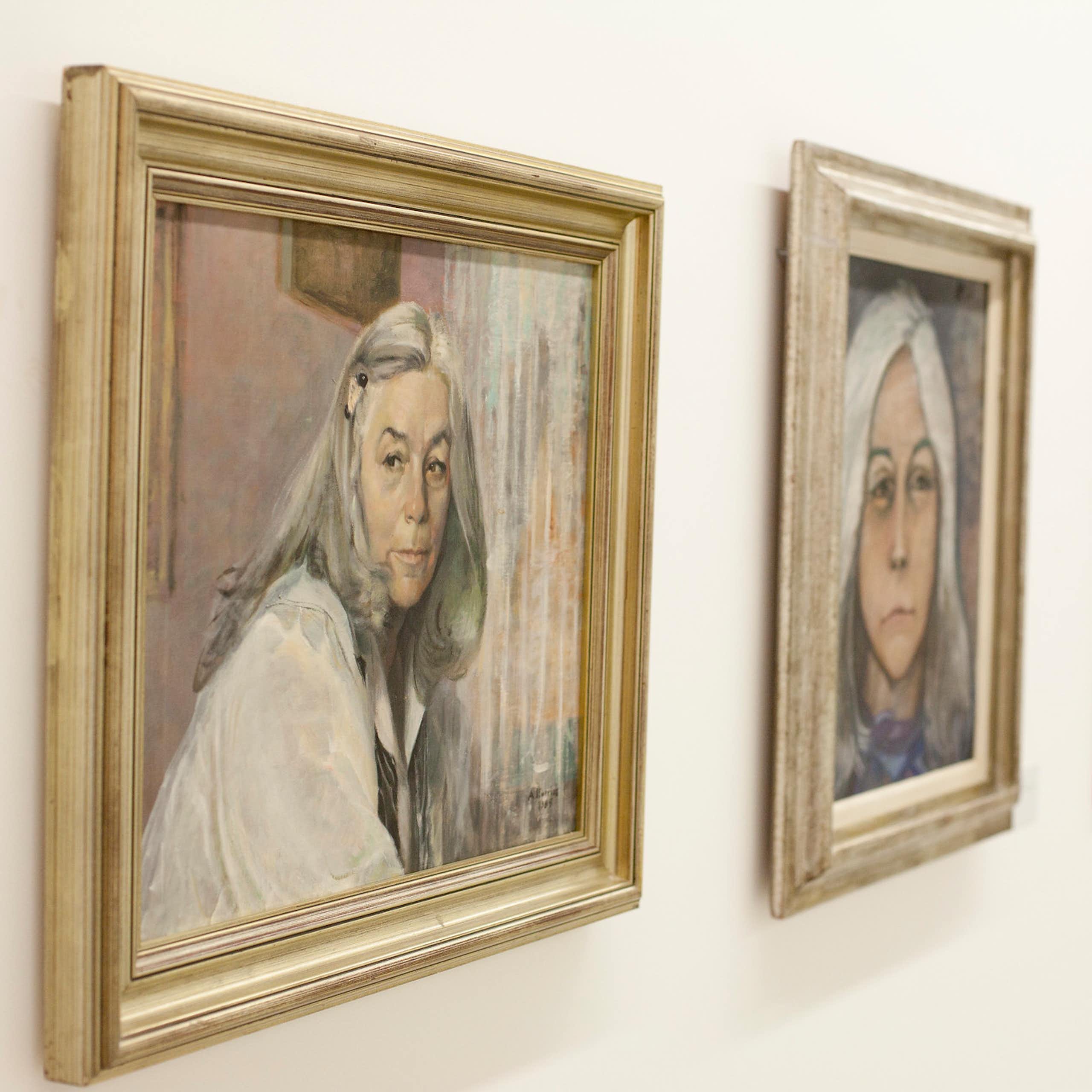 Retrato de Carmen Martín Gaite en la exposición _El Equilibrio y el Caos: una mirada al mundo de Carmen Martín Gaite_, de 2014.