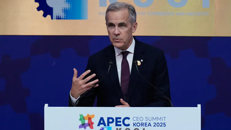 Mark Carney prend la parole devant un auditoire