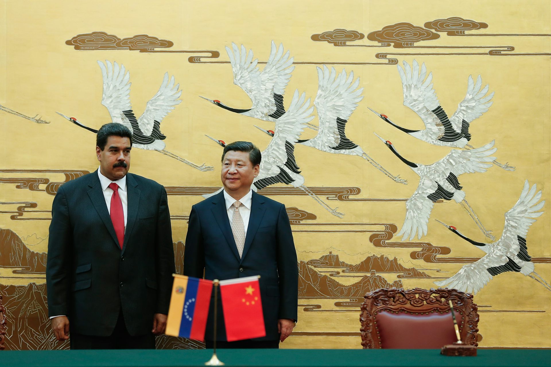Xi Jinping and Nicolás Maduro standing next to each other.