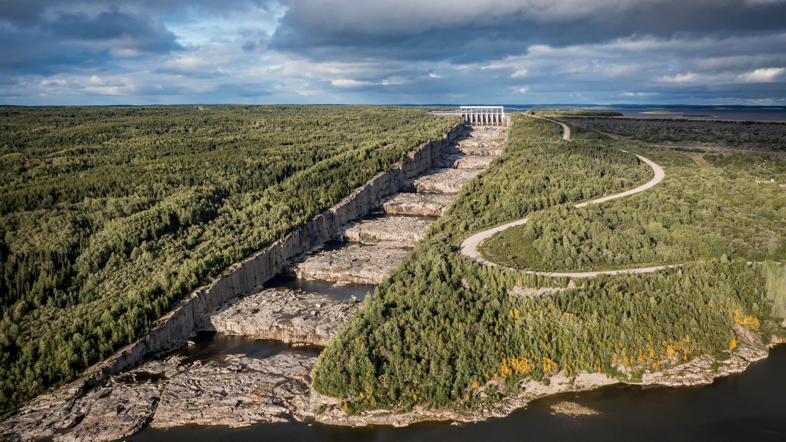 Déversoir de la Centrale hydro‑électrique Robert‑Bourassa