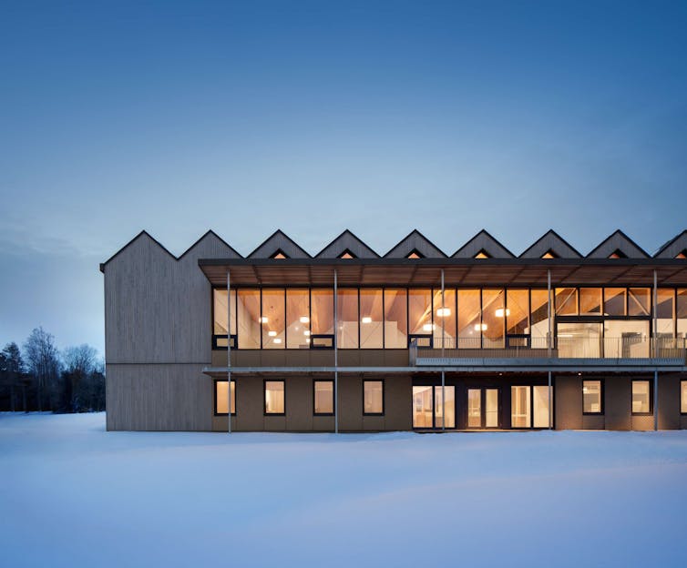 Une maison passive sur un paysage hivernal