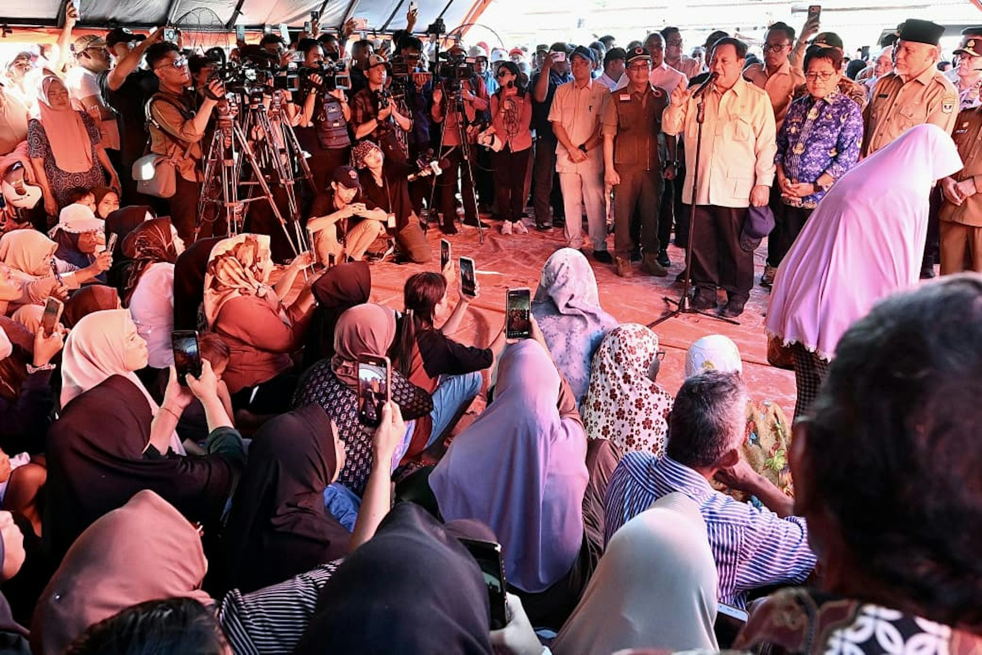 Prabowo meninjau bencana banjir Sumatra