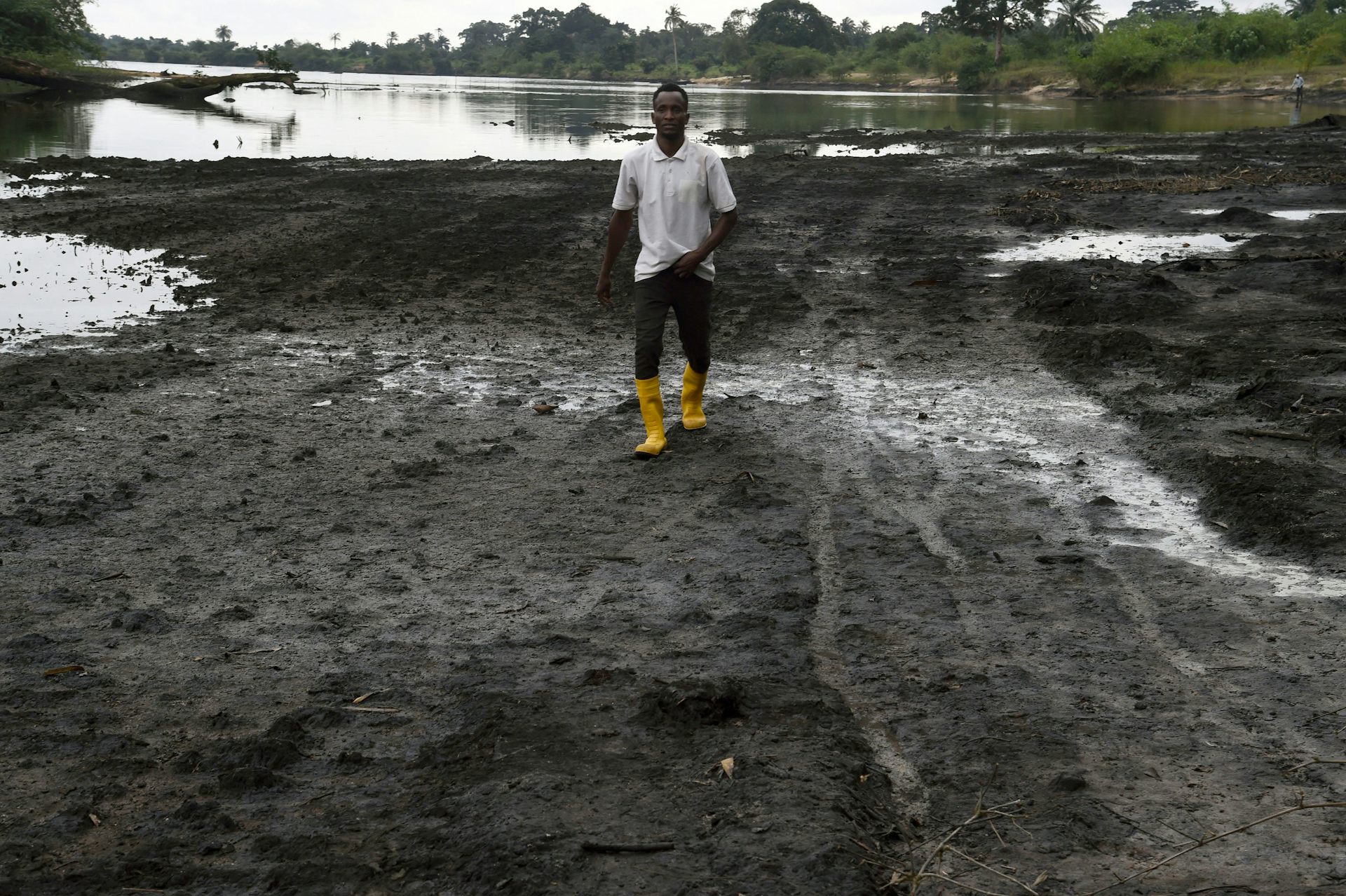 Nigeria and South Africa plan to boost fossil fuel production, risking their climate change pledges