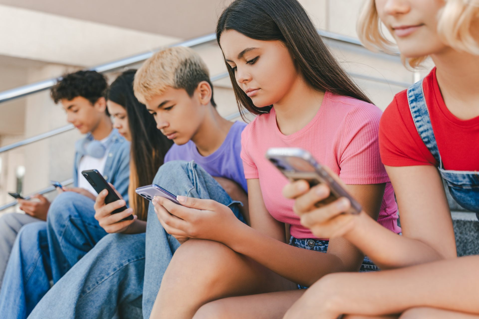 Social media, not gaming, tied to rising attention problems in teens, new study finds