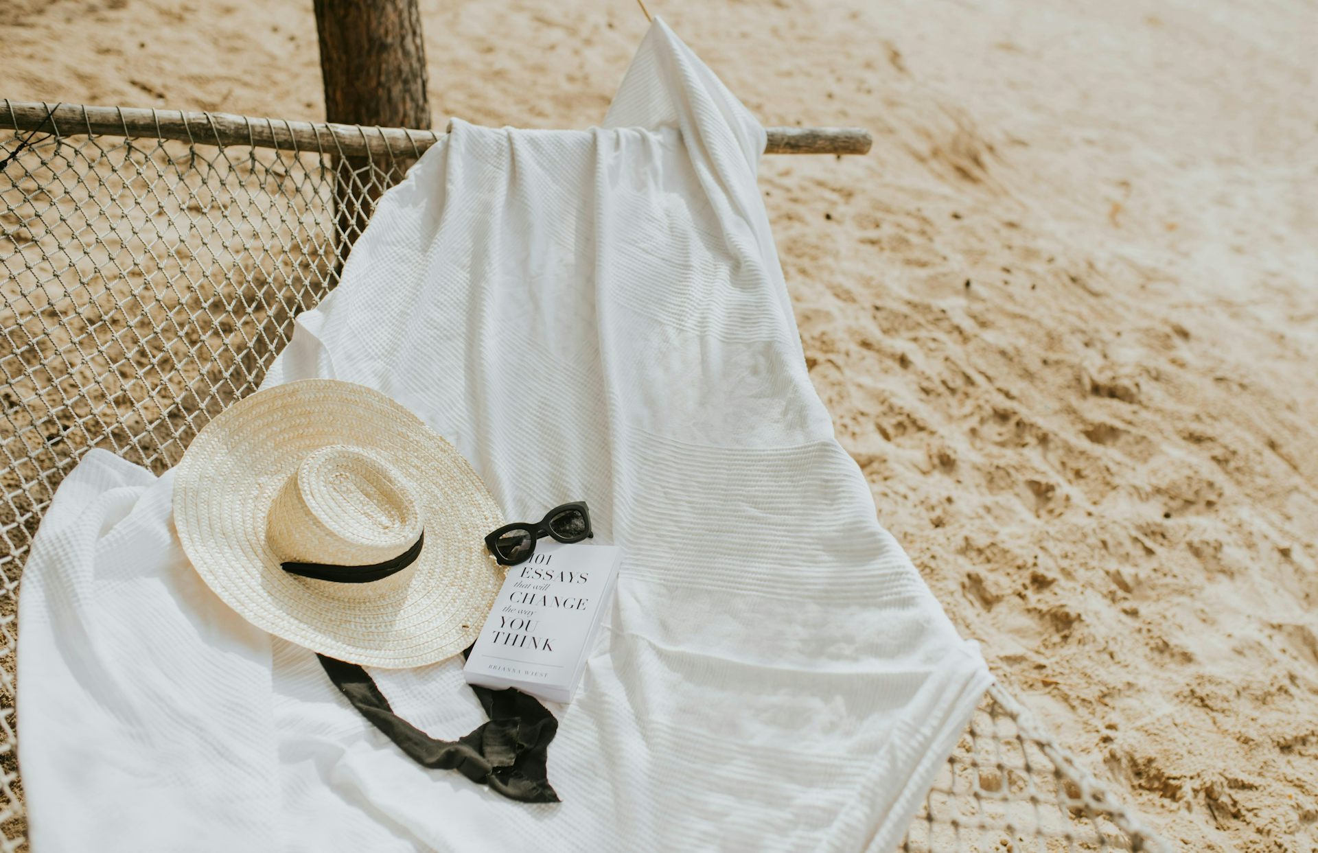 What are your new year’s reading resolutions? 6 dedicated readers share theirs