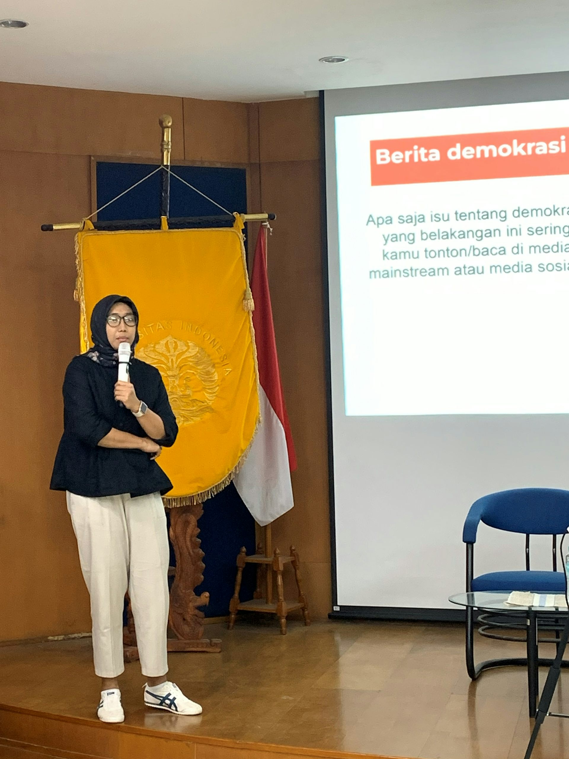 Membaca demokrasi Indonesia yang abu-abu melalui Klinik Tugas Akhir &ldquo;Dekonstruksi Demokrasi&rdquo;