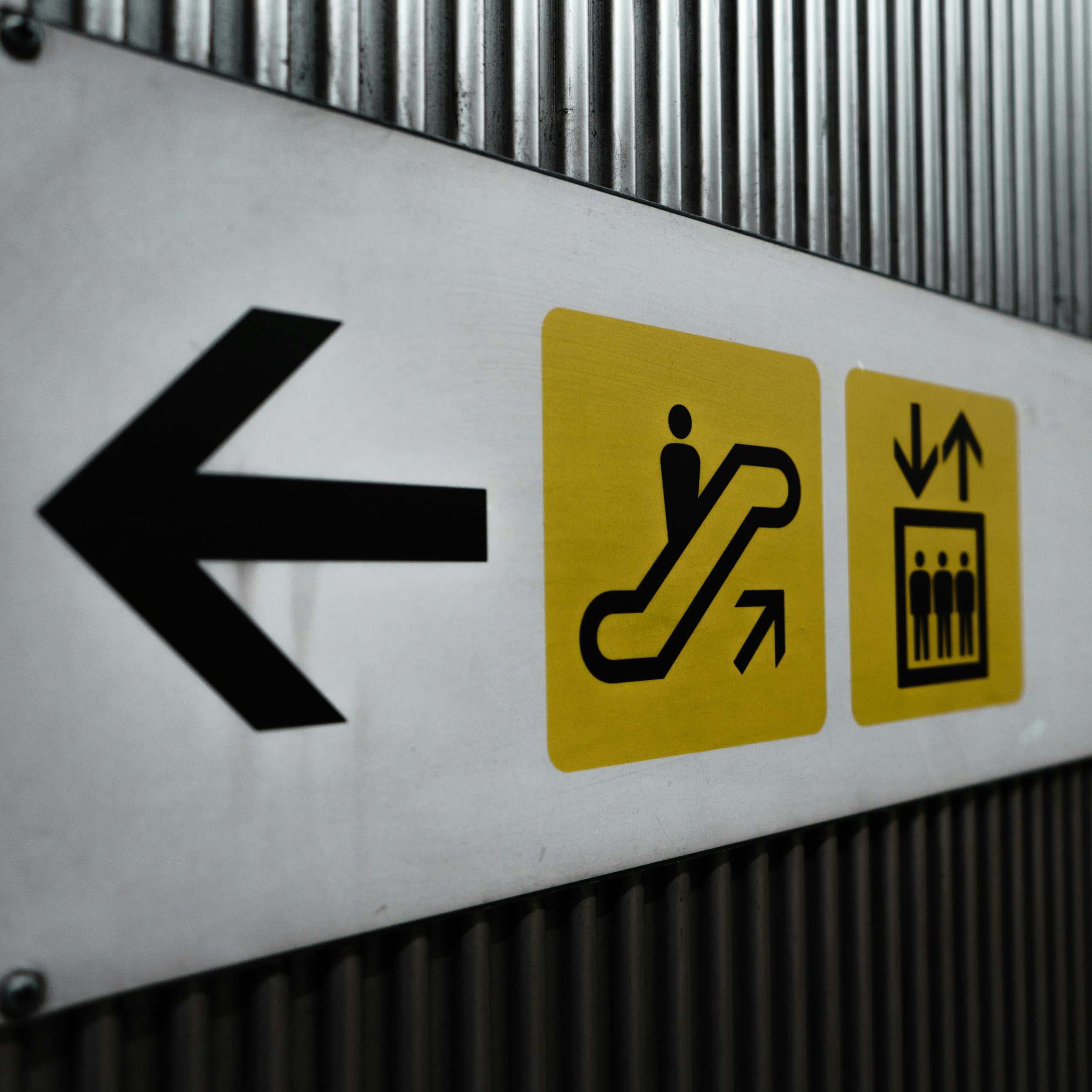 Les pictogrammes fabriquent du masculin par défaut, mais pas les emojis : pourquoi ?