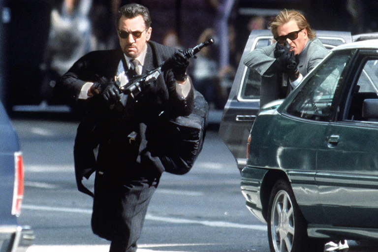 Robert De Niro and Val Kilmer wield guns in Heat.